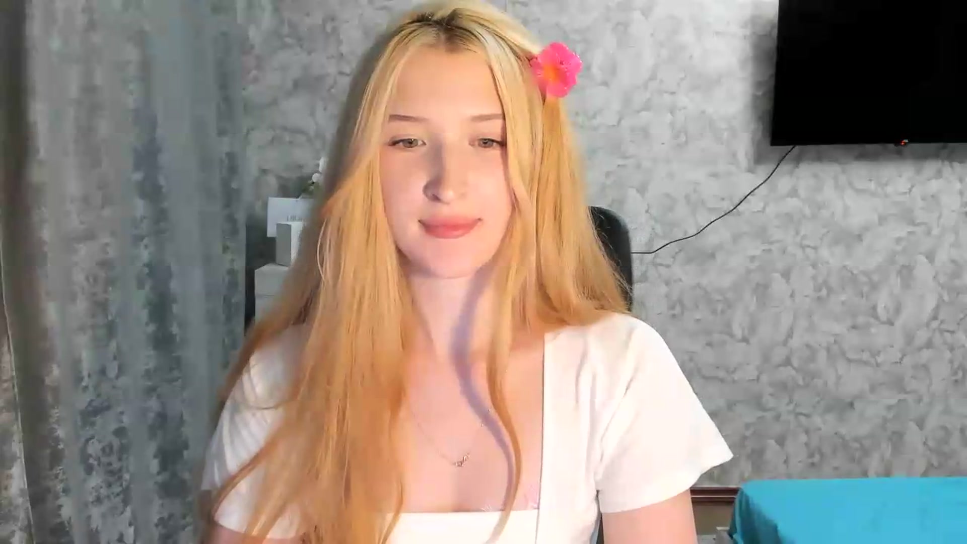 Gallery image thumbnail from Ilona_Here's myfreecams stream on, 06/29/2026, 19:27 image 19 of 20
