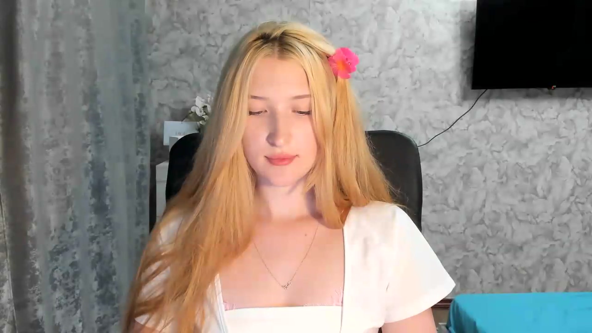 Gallery image thumbnail from Ilona_Here's myfreecams stream on, 06/29/2026, 19:27 image 8 of 20