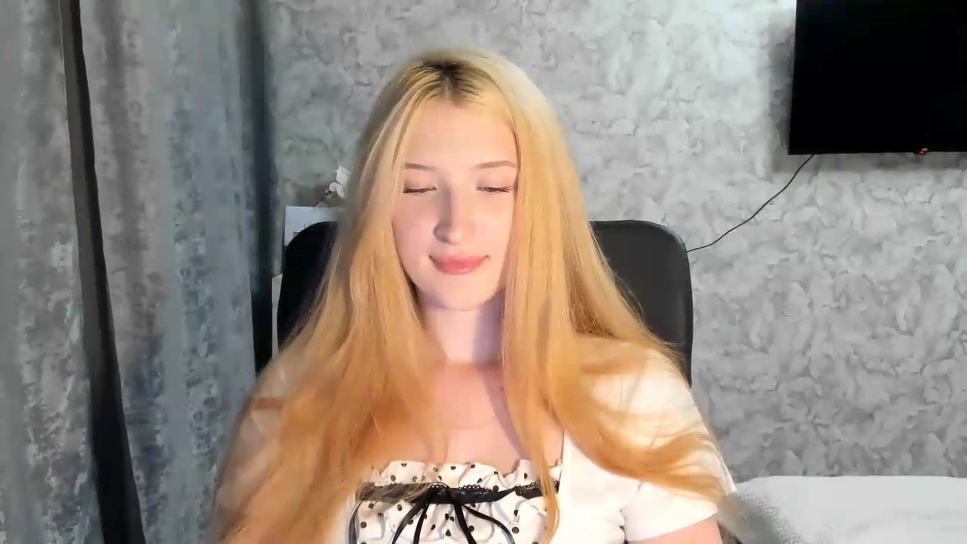 Gallery image thumbnail from Ilona_Here's myfreecams stream on, 06/30/2026, 19:54 image 7 of 20