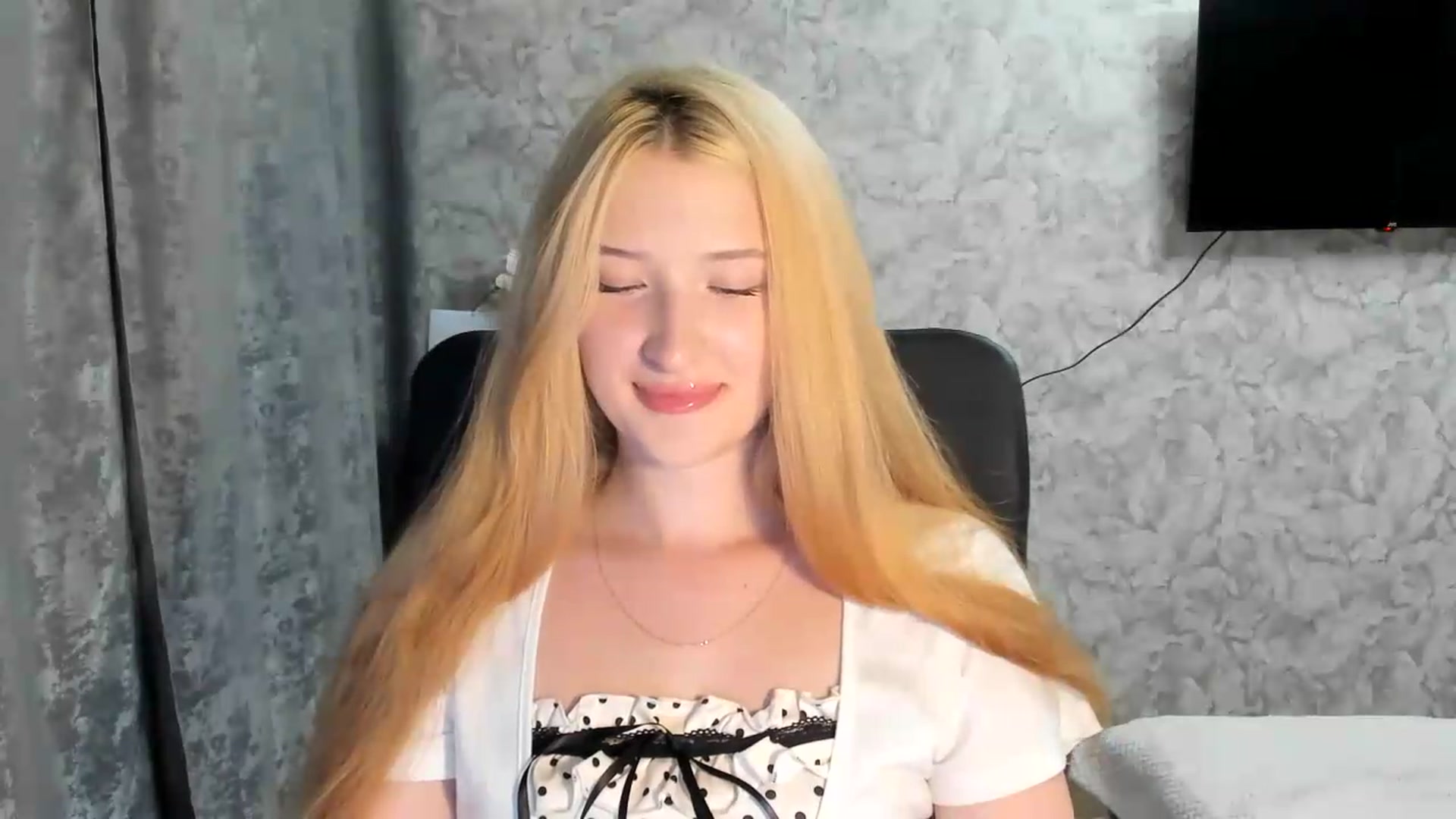 Gallery image thumbnail from Ilona_Here's myfreecams stream on, 06/30/2026, 19:54 image 9 of 20
