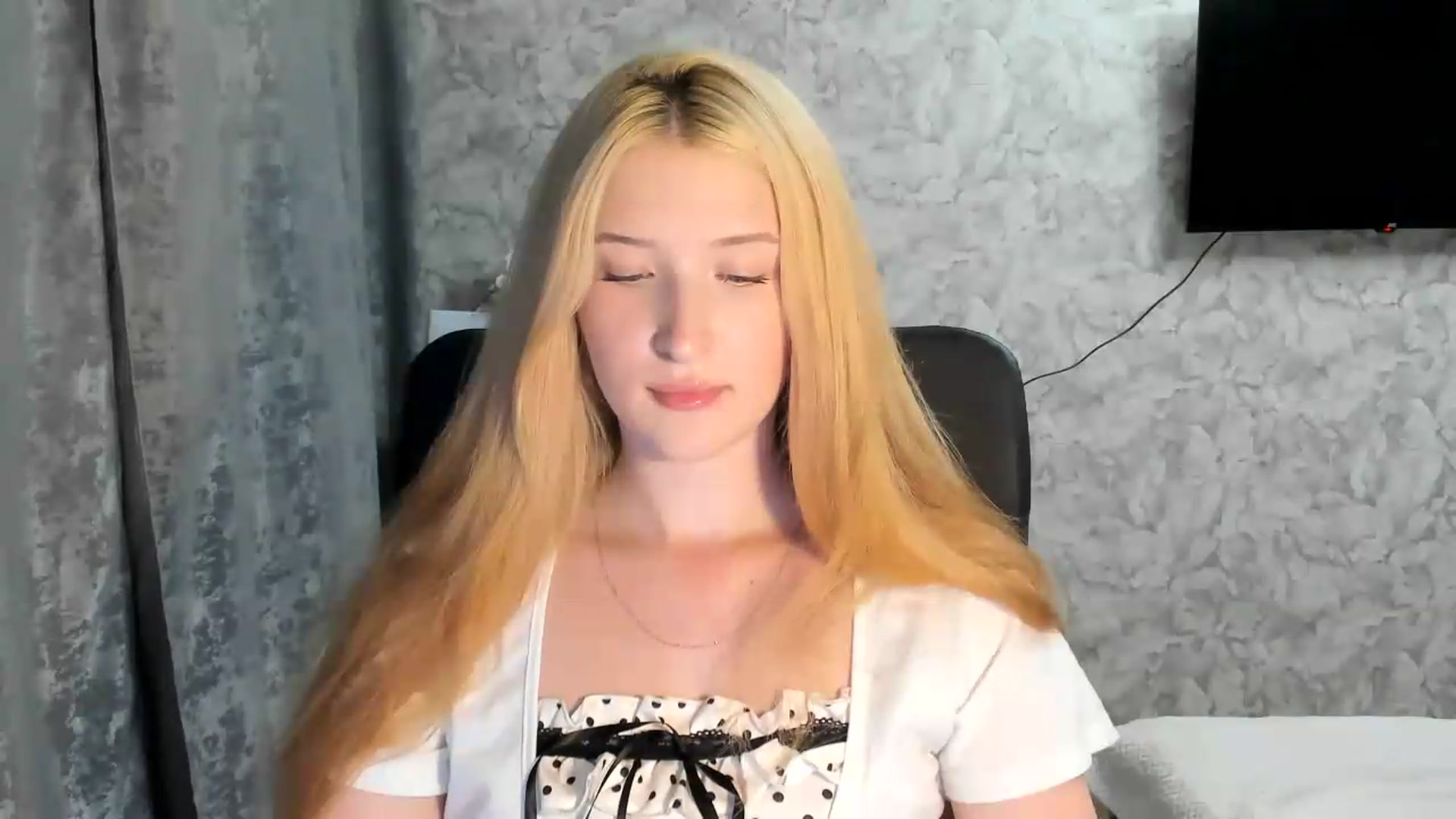 Gallery image thumbnail from Ilona_Here's myfreecams stream on, 06/30/2026, 19:54 image 4 of 20