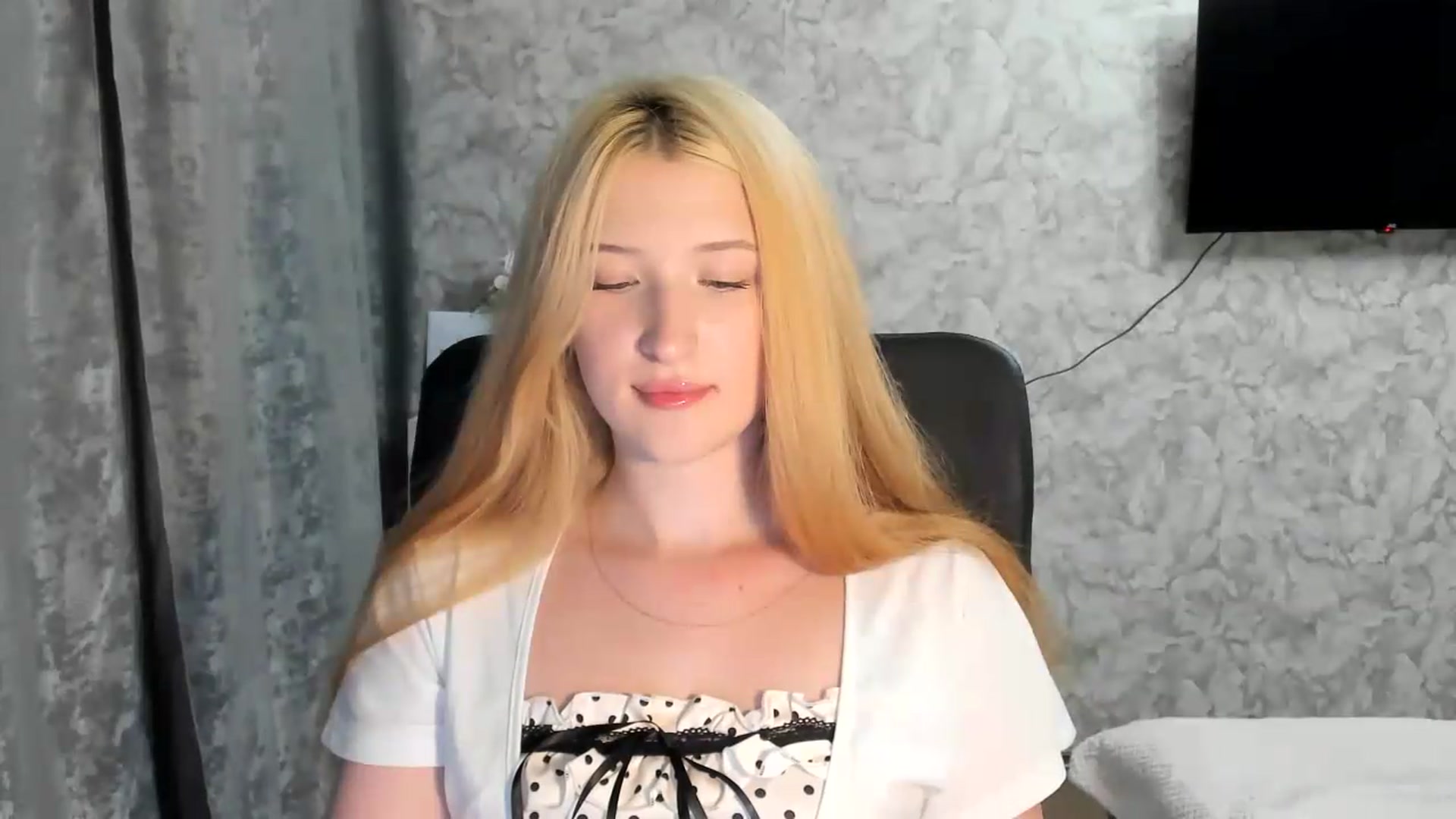 Gallery image thumbnail from Ilona_Here's myfreecams stream on, 06/30/2026, 19:54 image 16 of 20