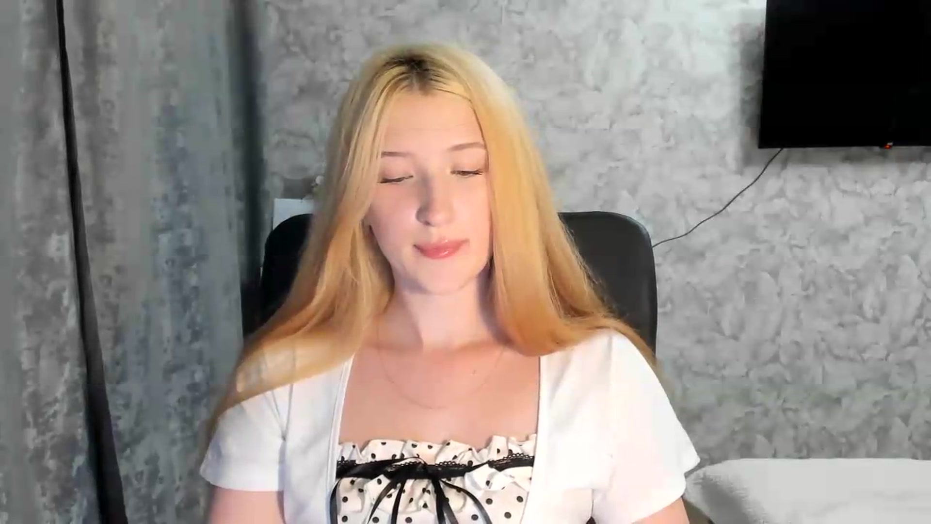 Gallery image thumbnail from Ilona_Here's myfreecams stream on, 06/30/2026, 19:54 image 15 of 20