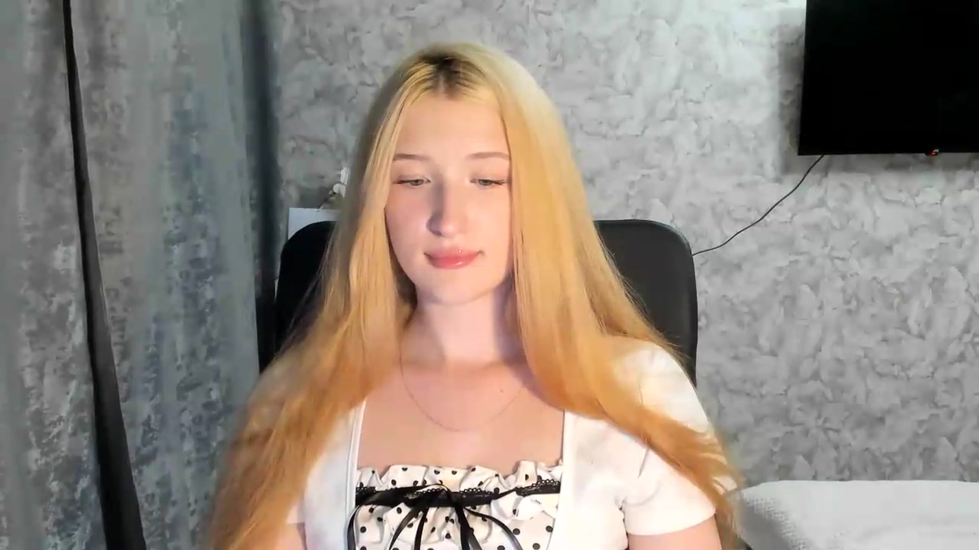 Gallery image thumbnail from Ilona_Here's myfreecams stream on, 06/30/2026, 19:54 image 10 of 20