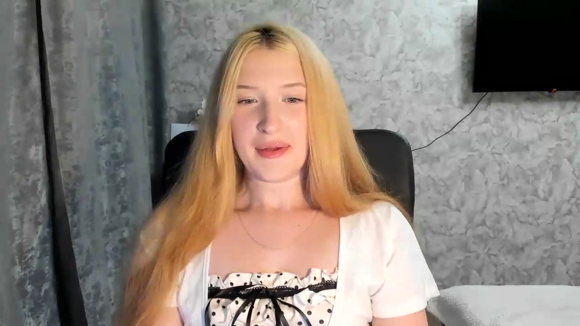 Gallery image thumbnail from Ilona_Here's myfreecams stream on, 06/30/2026, 19:54 image 13 of 20