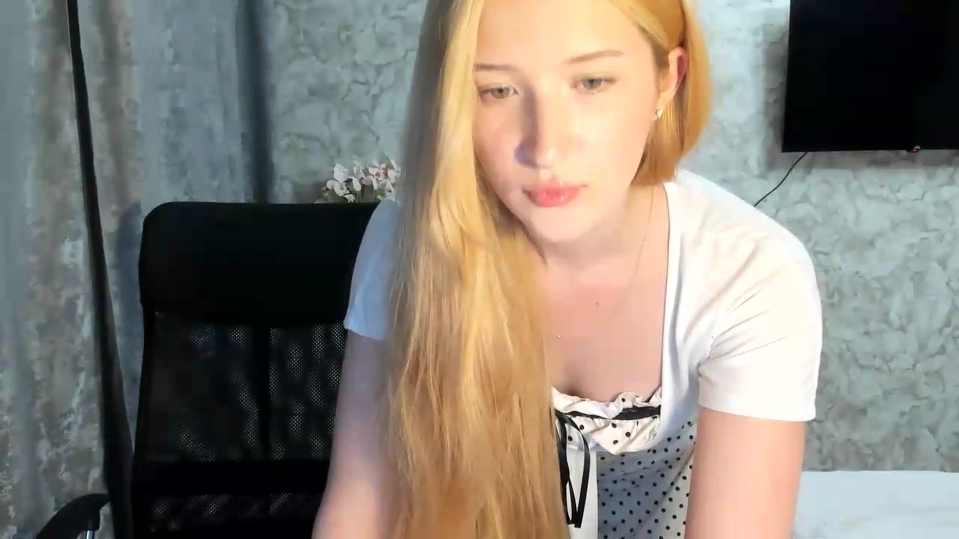 Gallery image thumbnail from Ilona_Here's myfreecams stream on, 06/30/2026, 19:54 image 18 of 20