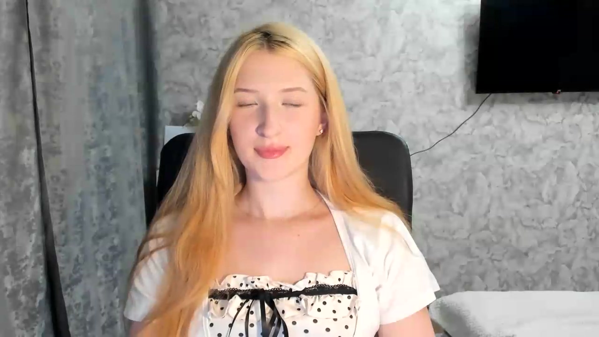 Gallery image thumbnail from Ilona_Here's myfreecams stream on, 06/30/2026, 21:04 image 6 of 20