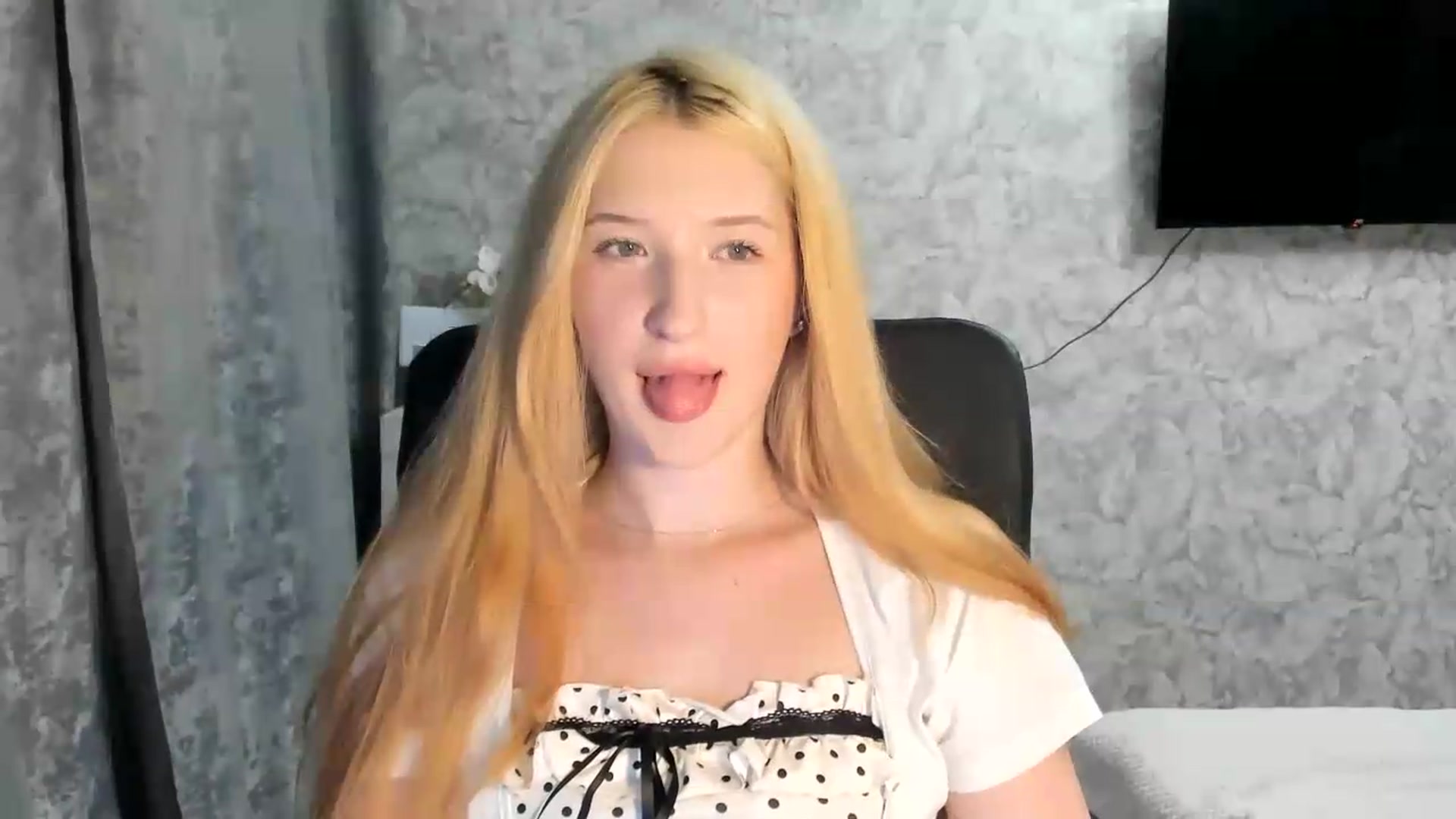 Gallery image thumbnail from Ilona_Here's myfreecams stream on, 06/30/2026, 21:04 image 12 of 20