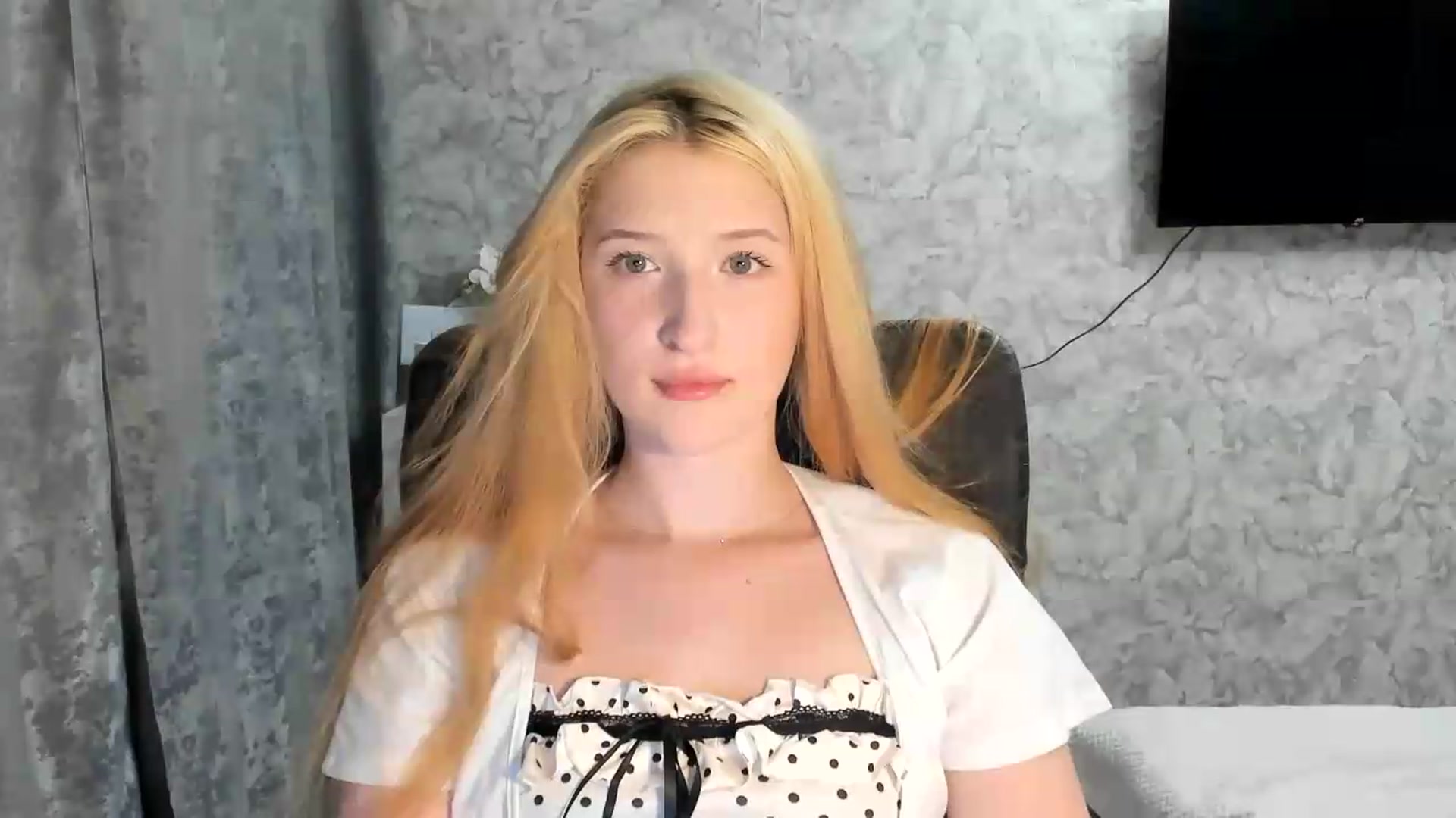 Gallery image thumbnail from Ilona_Here's myfreecams stream on, 06/30/2026, 21:04 image 18 of 20