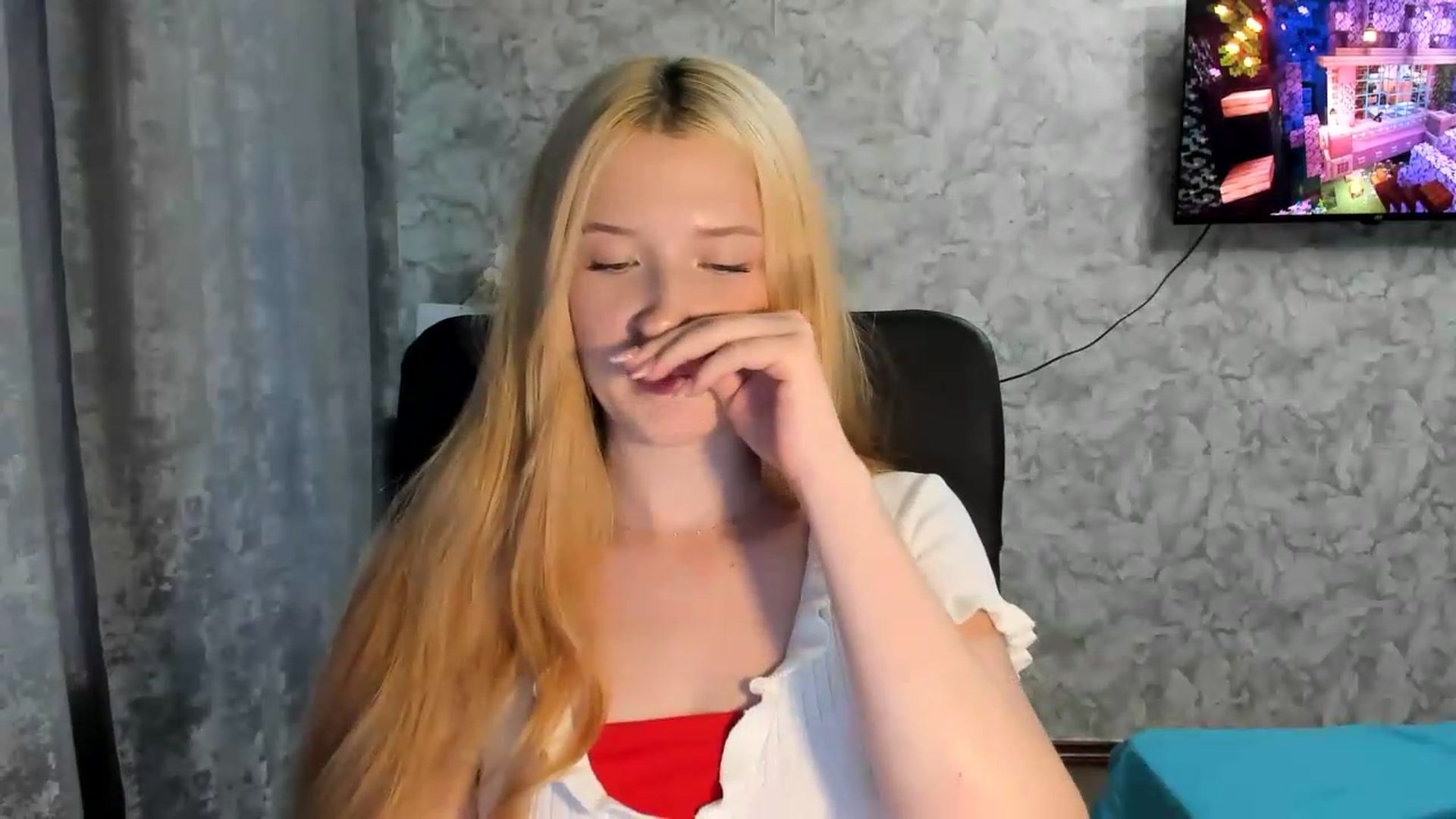 Gallery image thumbnail from Ilona_Here's myfreecams stream on, 07/04/2026, 16:23 image 16 of 20