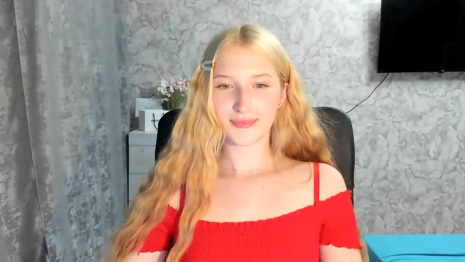 Gallery image thumbnail from Ilona_Here's myfreecams stream on, 07/08/2026, 17:49 image 17 of 20