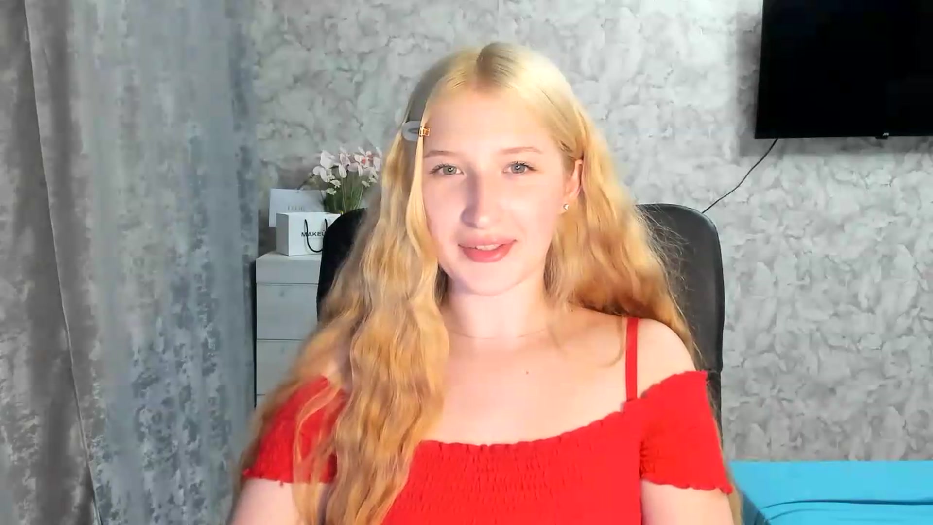 Gallery image thumbnail from Ilona_Here's myfreecams stream on, 07/08/2026, 17:49 image 18 of 20