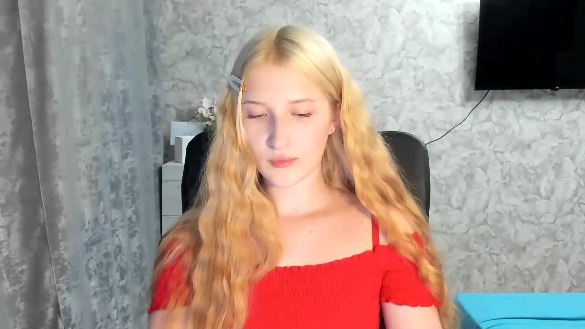 Gallery image thumbnail from Ilona_Here's myfreecams stream on, 07/08/2026, 18:41 image 16 of 20