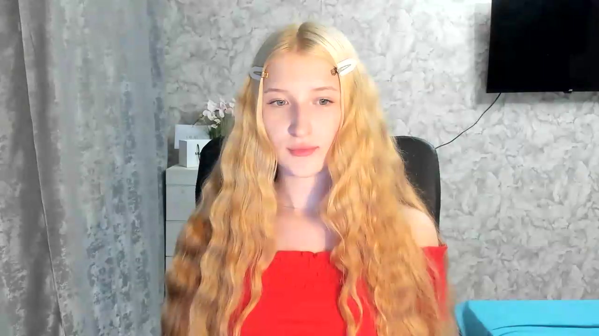 Gallery image thumbnail from Ilona_Here's myfreecams stream on, 07/08/2026, 19:39 image 15 of 20