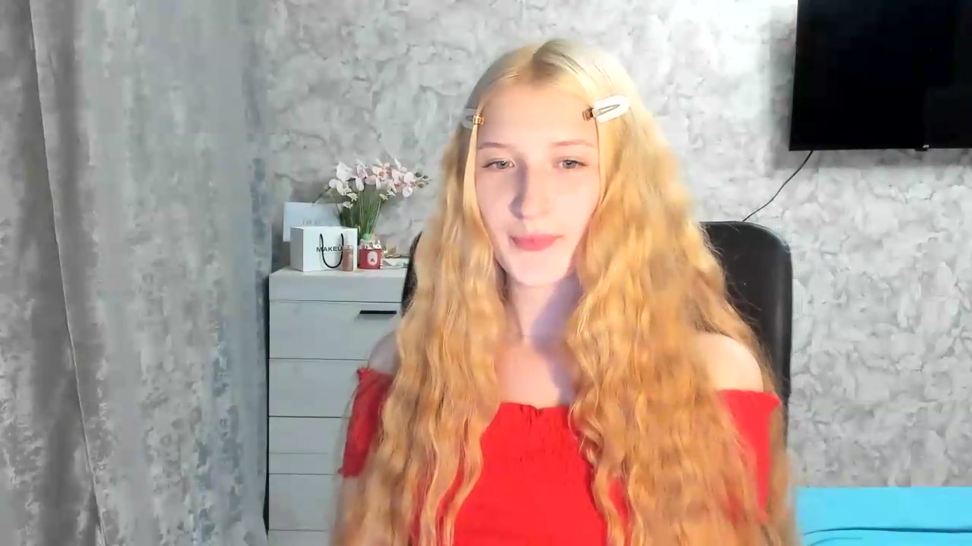 Gallery image thumbnail from Ilona_Here's myfreecams stream on, 07/08/2026, 19:39 image 20 of 20