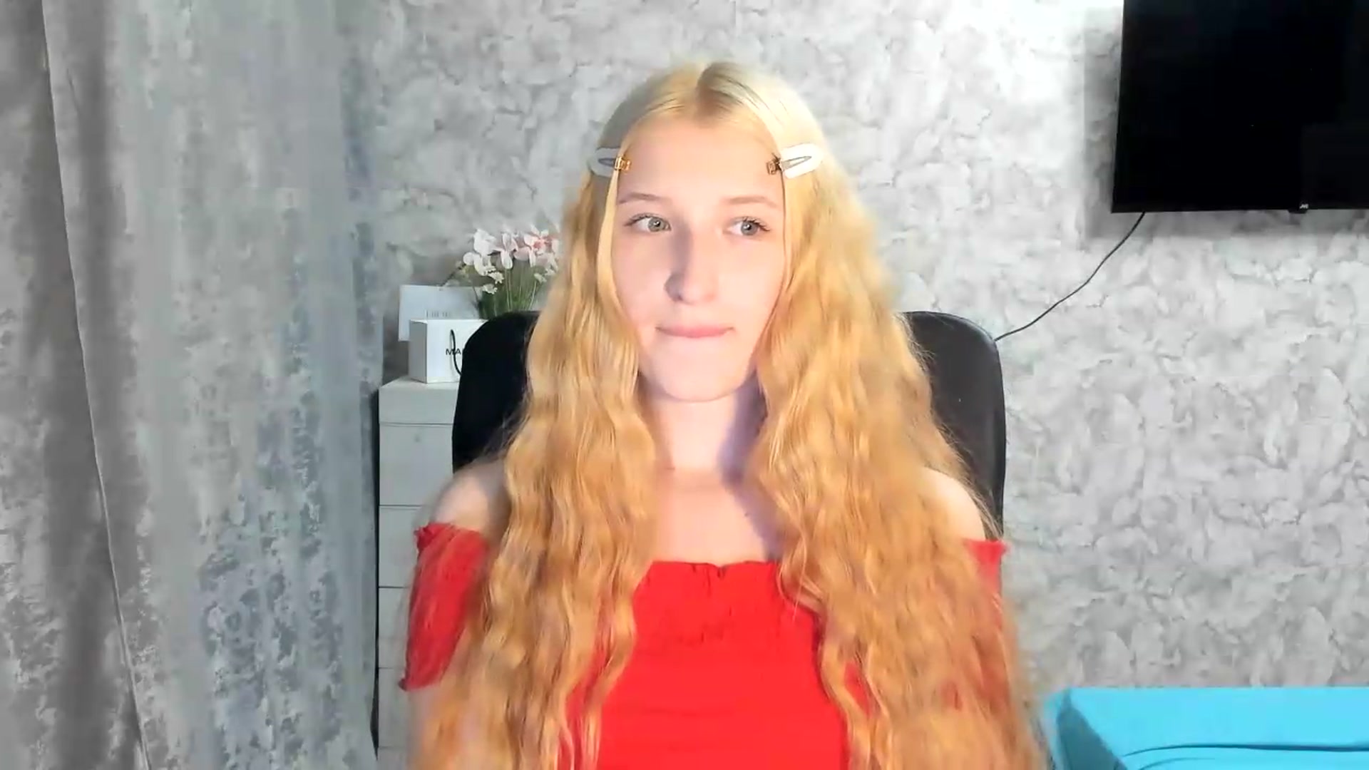 Gallery image thumbnail from Ilona_Here's myfreecams stream on, 07/08/2026, 19:39 image 19 of 20