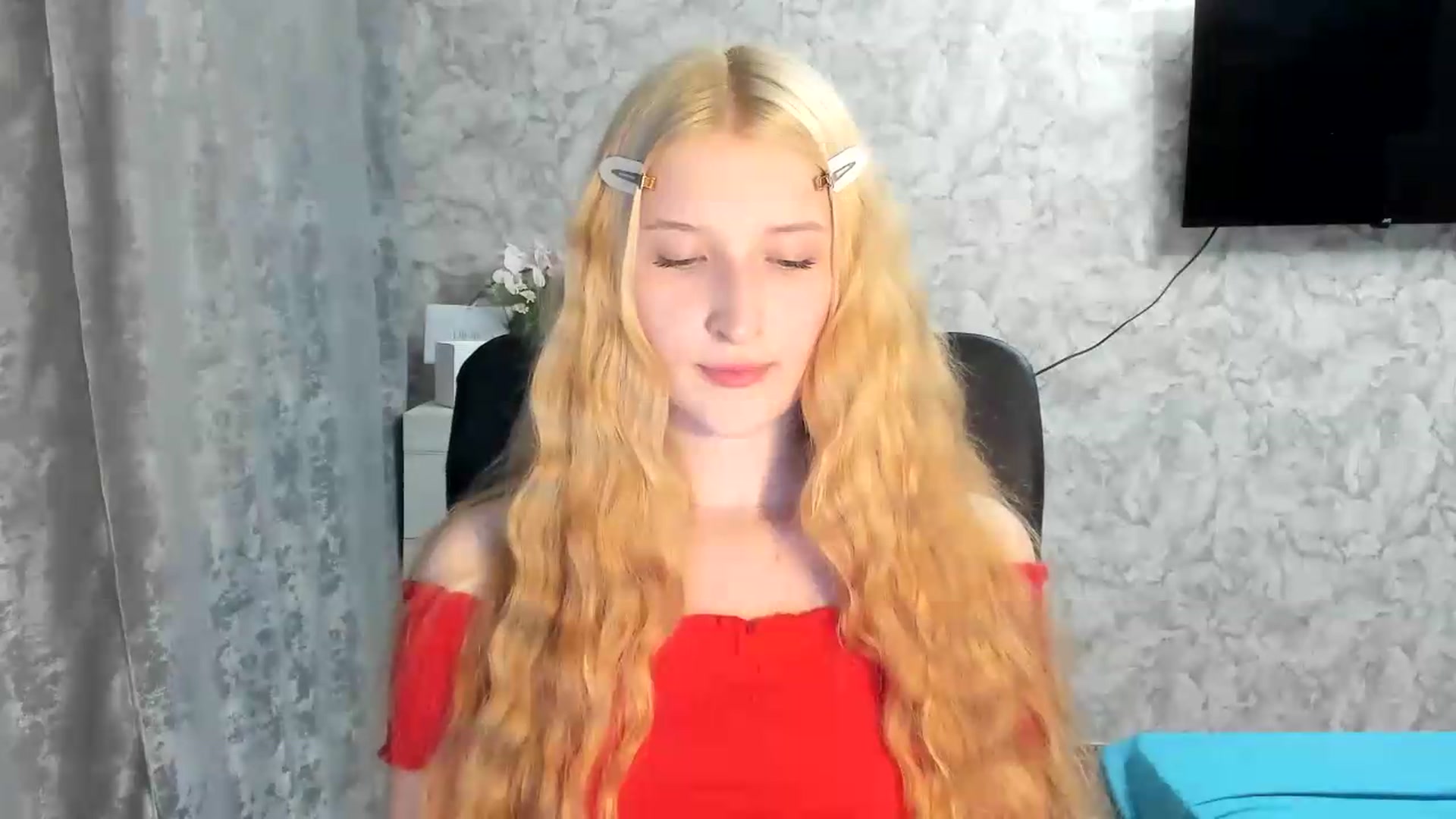 Gallery image thumbnail from Ilona_Here's myfreecams stream on, 07/08/2026, 19:39 image 17 of 20