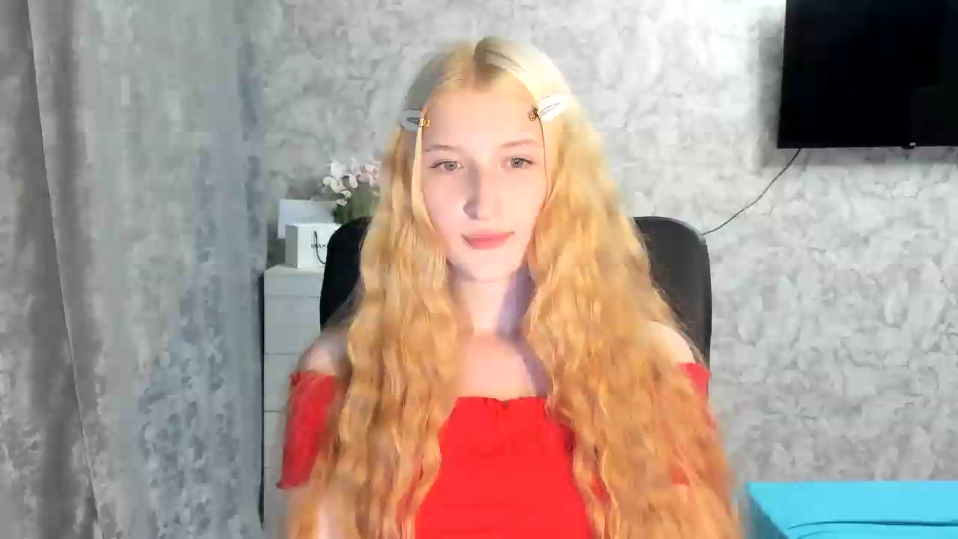 Gallery image thumbnail from Ilona_Here's myfreecams stream on, 07/08/2026, 19:39 image 18 of 20