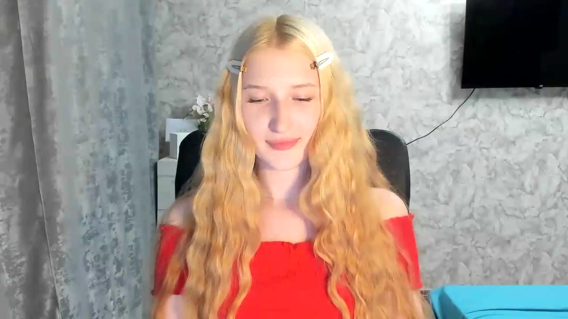 Gallery image thumbnail from Ilona_Here's myfreecams stream on, 07/08/2026, 19:39 image 16 of 20