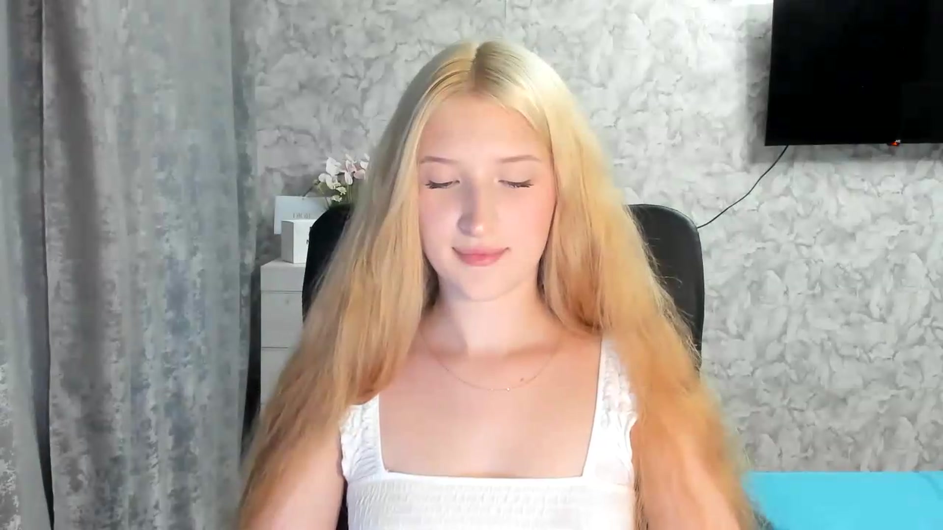 Gallery image thumbnail from Ilona_Here's myfreecams stream on, 07/09/2026, 17:27 image 8 of 20
