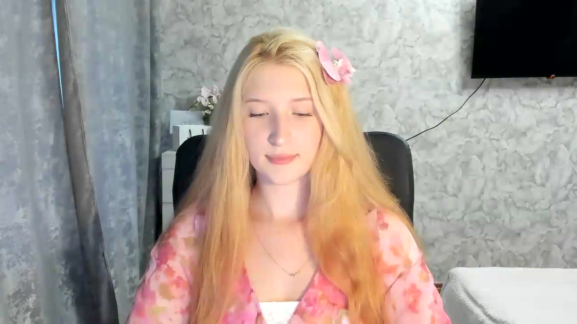 Gallery image thumbnail from Ilona_Here's myfreecams stream on, 07/10/2026, 16:48 image 9 of 20