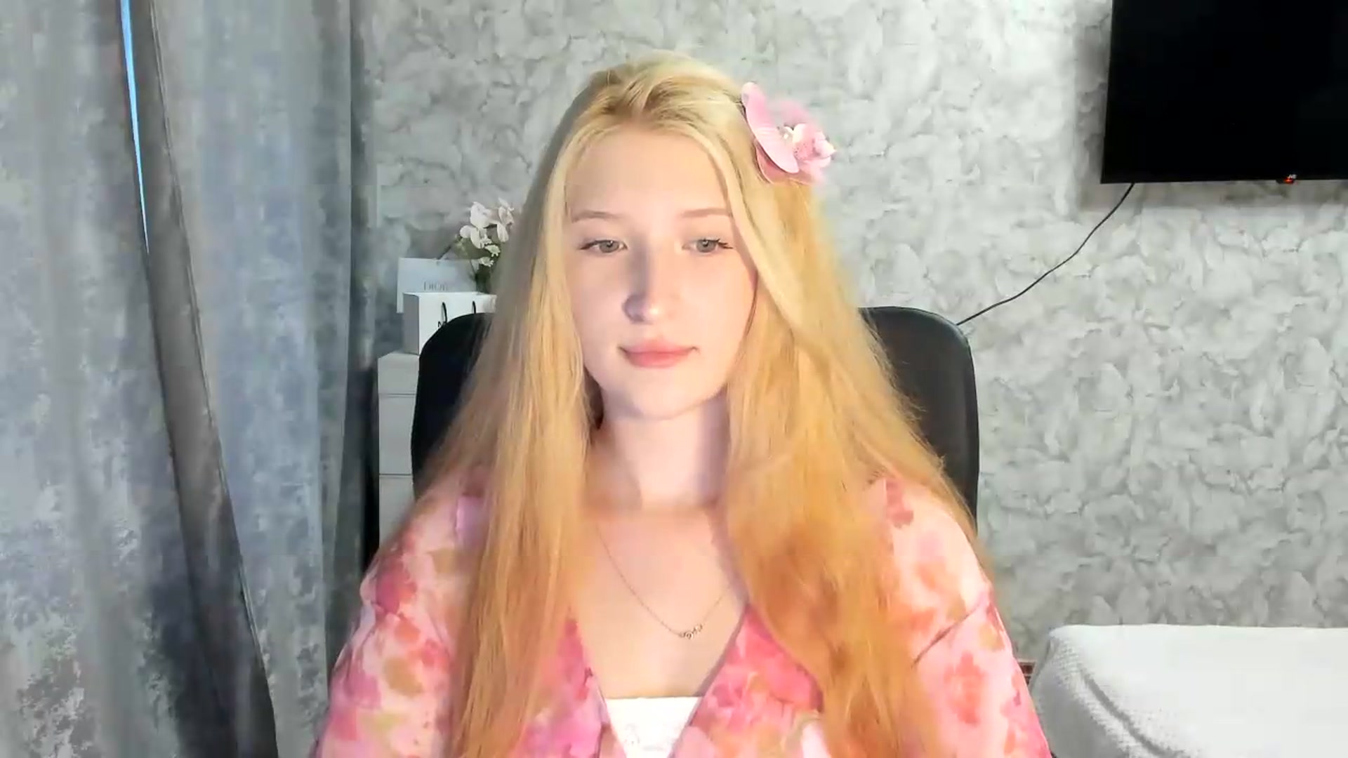 Gallery image thumbnail from Ilona_Here's myfreecams stream on, 07/10/2026, 16:48 image 8 of 20