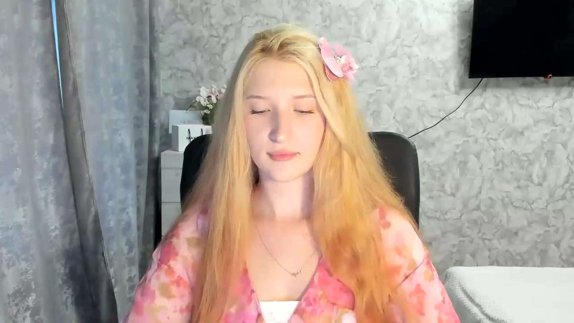 Gallery image thumbnail from Ilona_Here's myfreecams stream on, 07/10/2026, 16:48 image 7 of 20