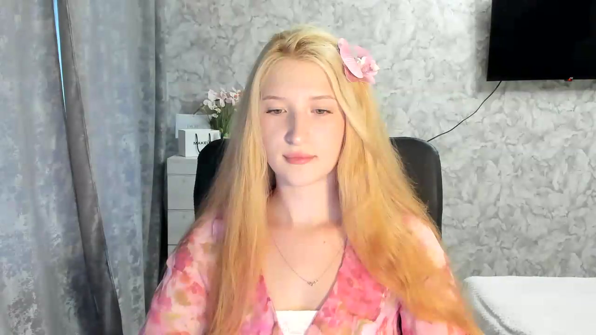Gallery image thumbnail from Ilona_Here's myfreecams stream on, 07/10/2026, 16:48 image 5 of 20
