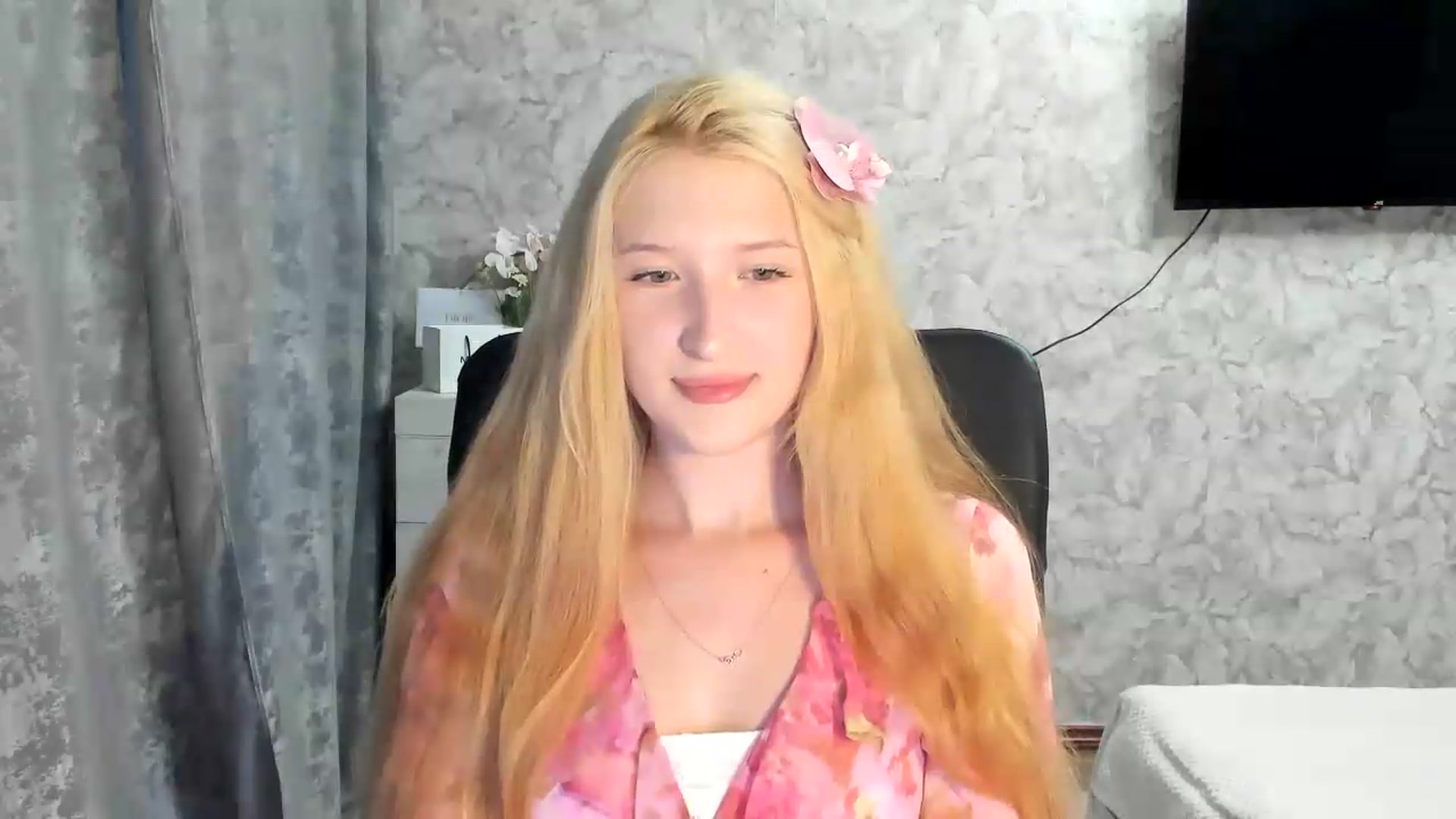 Gallery image thumbnail from Ilona_Here's myfreecams stream on, 07/10/2026, 17:46 image 10 of 20