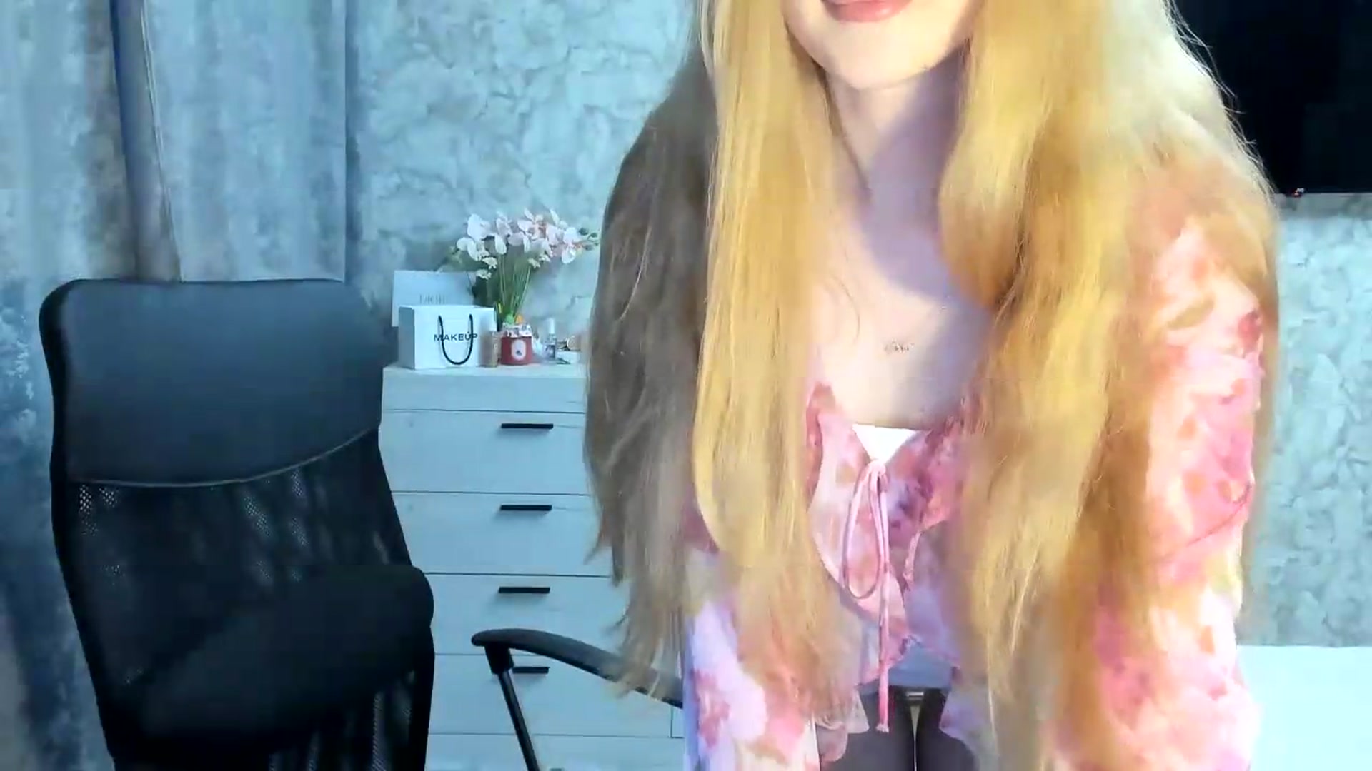Gallery image thumbnail from Ilona_Here's myfreecams stream on, 07/10/2026, 17:46 image 16 of 20