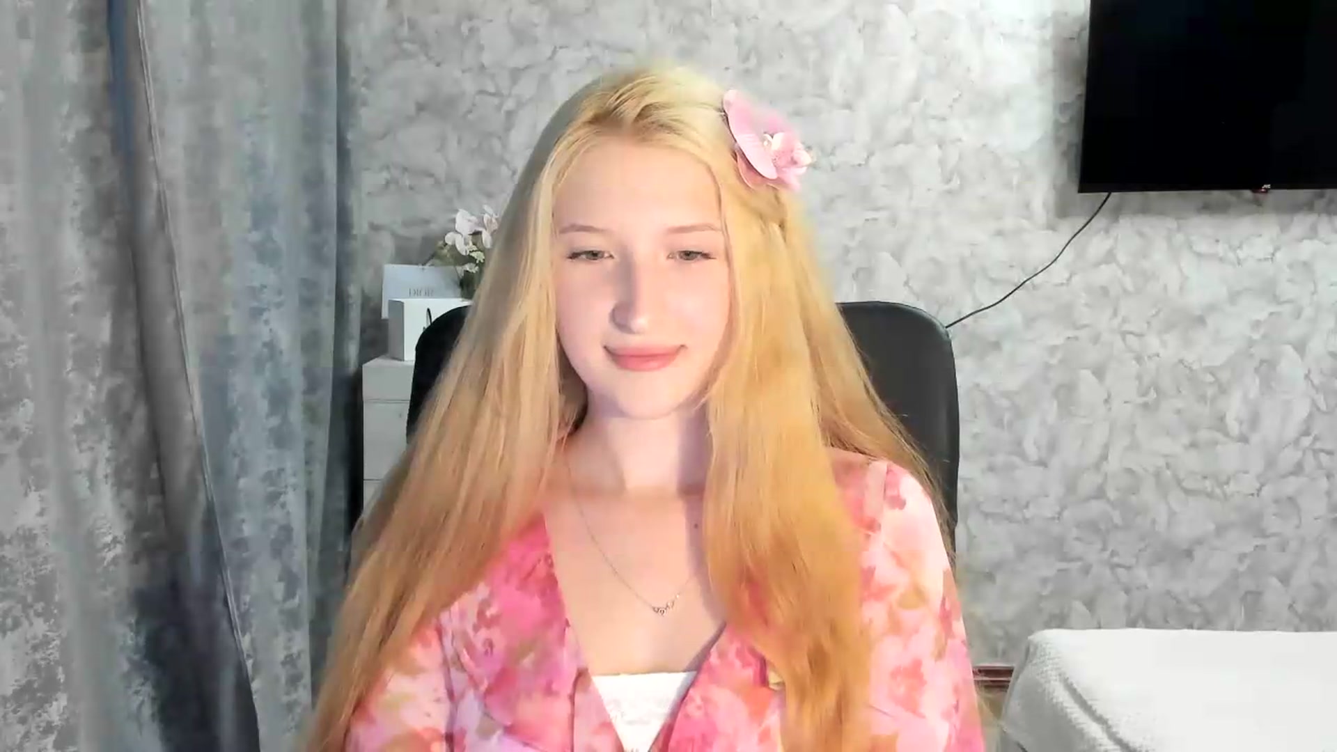 Gallery image thumbnail from Ilona_Here's myfreecams stream on, 07/10/2026, 17:46 image 9 of 20
