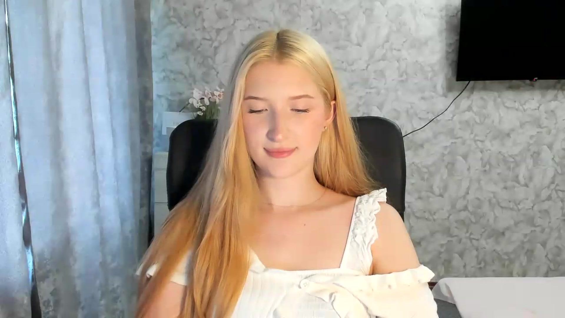 Gallery image thumbnail from Ilona_Here's myfreecams stream on, 07/12/2026, 14:55 image 20 of 20