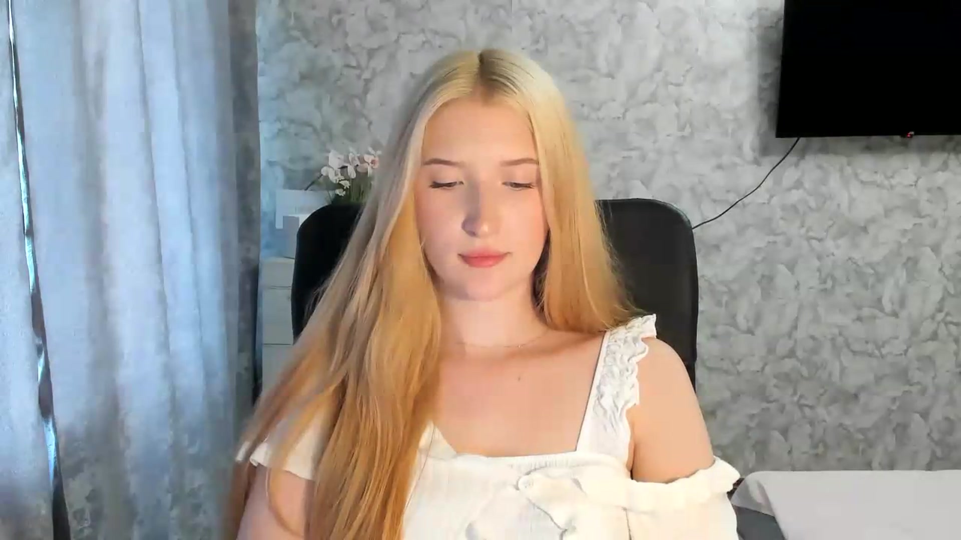Gallery image thumbnail from Ilona_Here's myfreecams stream on, 07/12/2026, 14:55 image 14 of 20