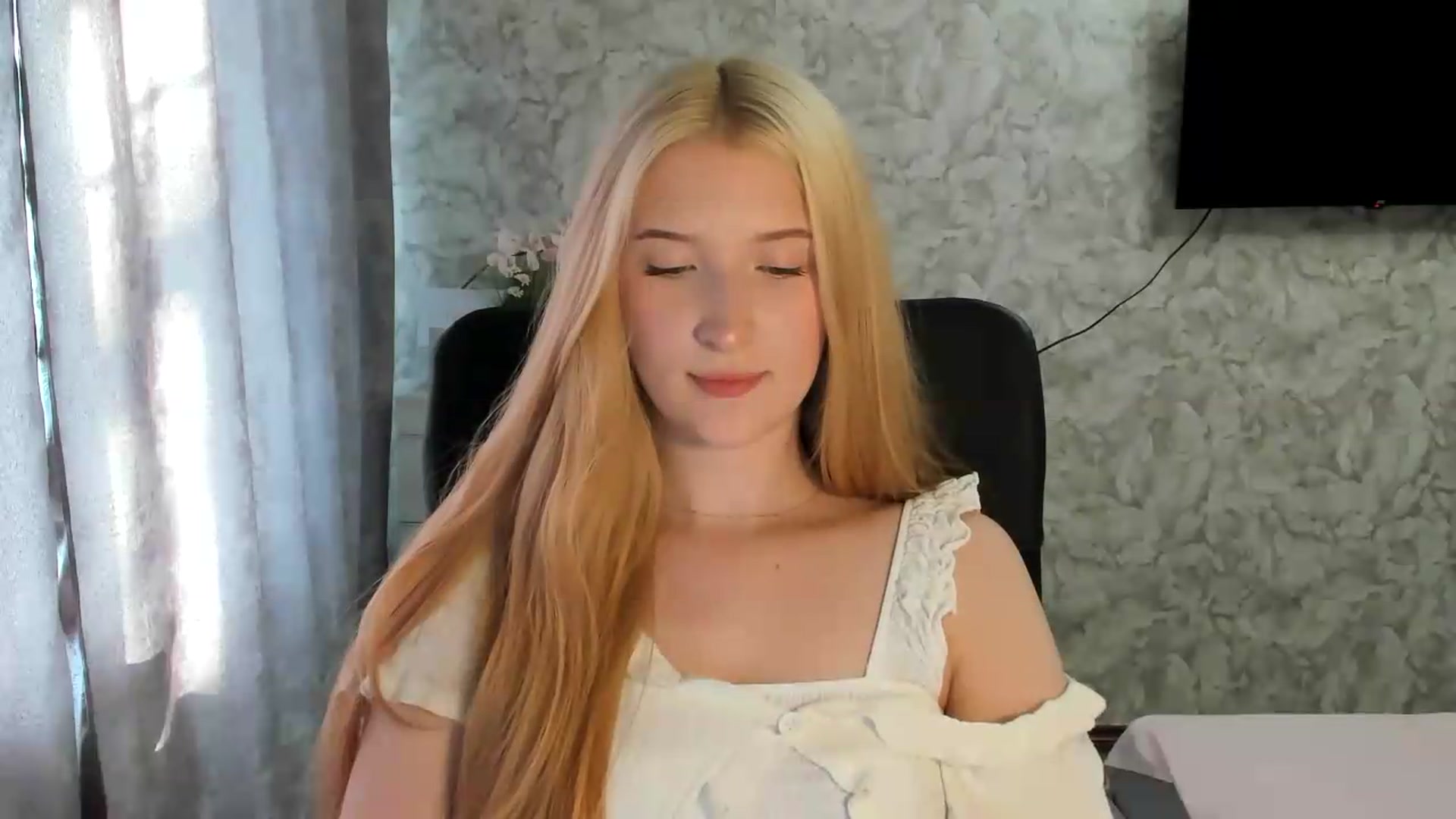 Gallery image thumbnail from Ilona_Here's myfreecams stream on, 07/12/2026, 14:55 image 8 of 20