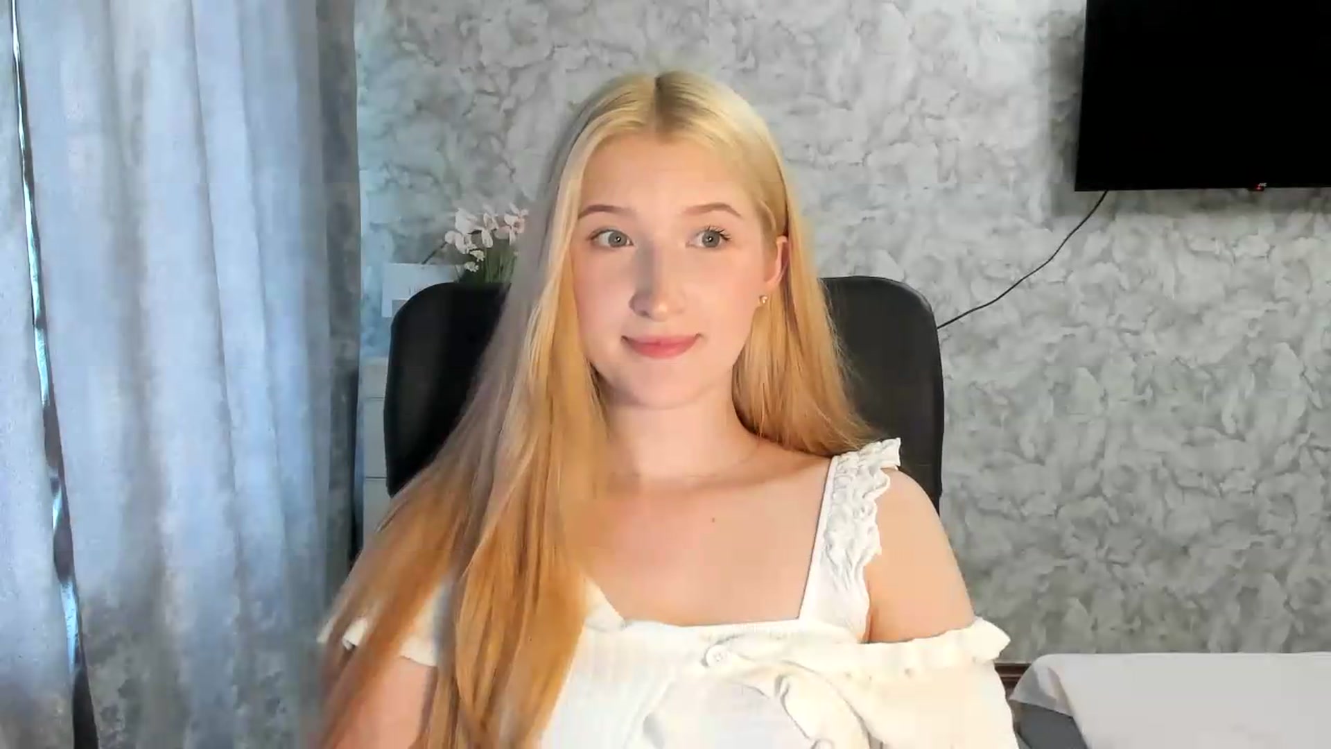 Gallery image thumbnail from Ilona_Here's myfreecams stream on, 07/12/2026, 14:55 image 19 of 20