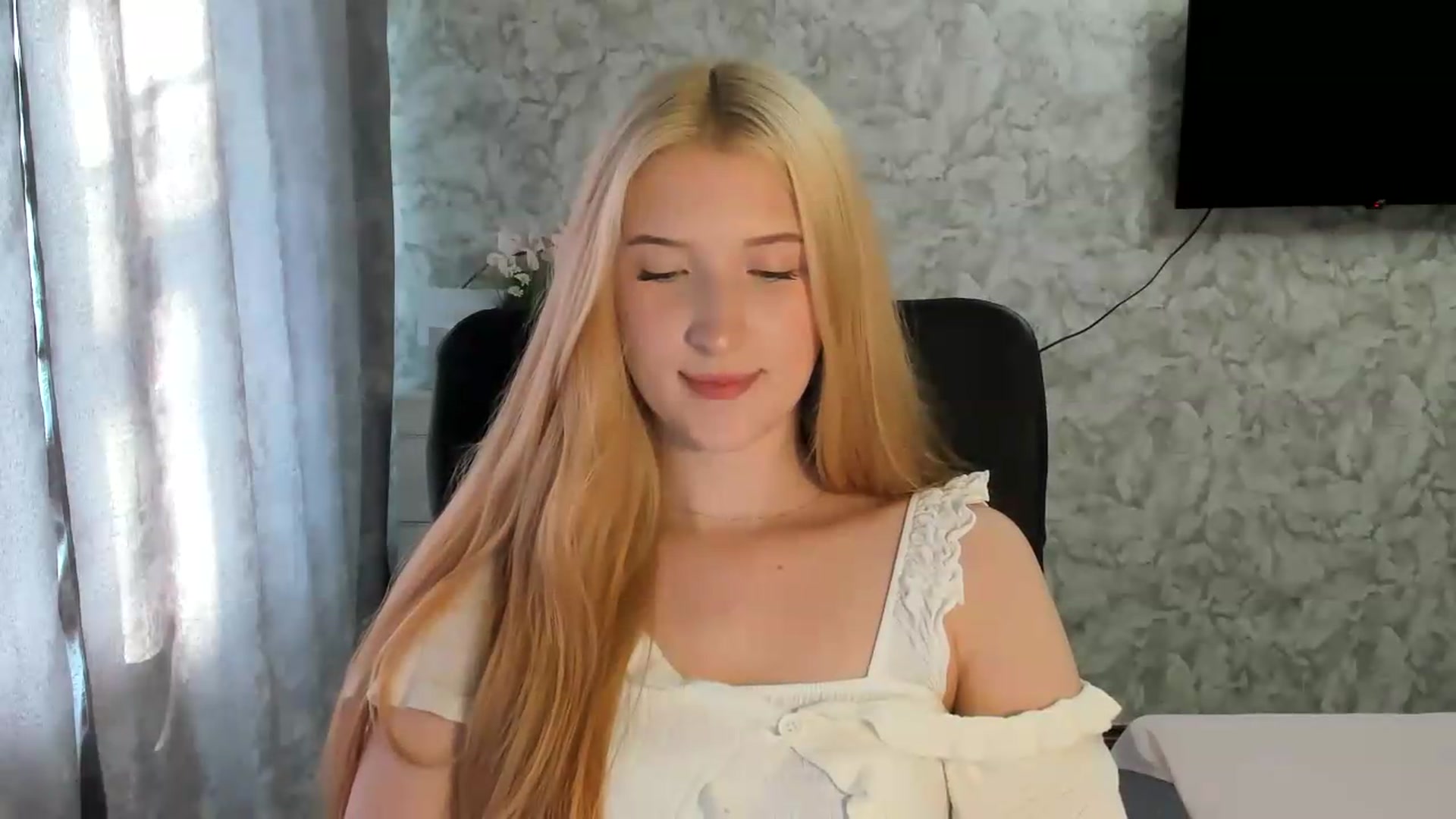 Gallery image thumbnail from Ilona_Here's myfreecams stream on, 07/12/2026, 14:55 image 10 of 20