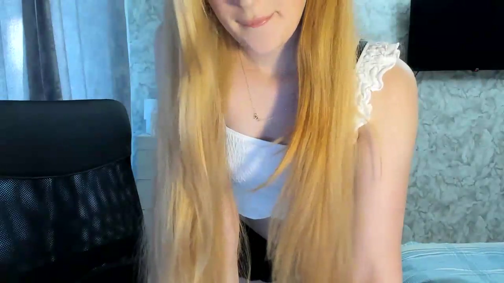 Gallery image thumbnail from Ilona_Here's myfreecams stream on, 07/13/2026, 15:53 image 14 of 20