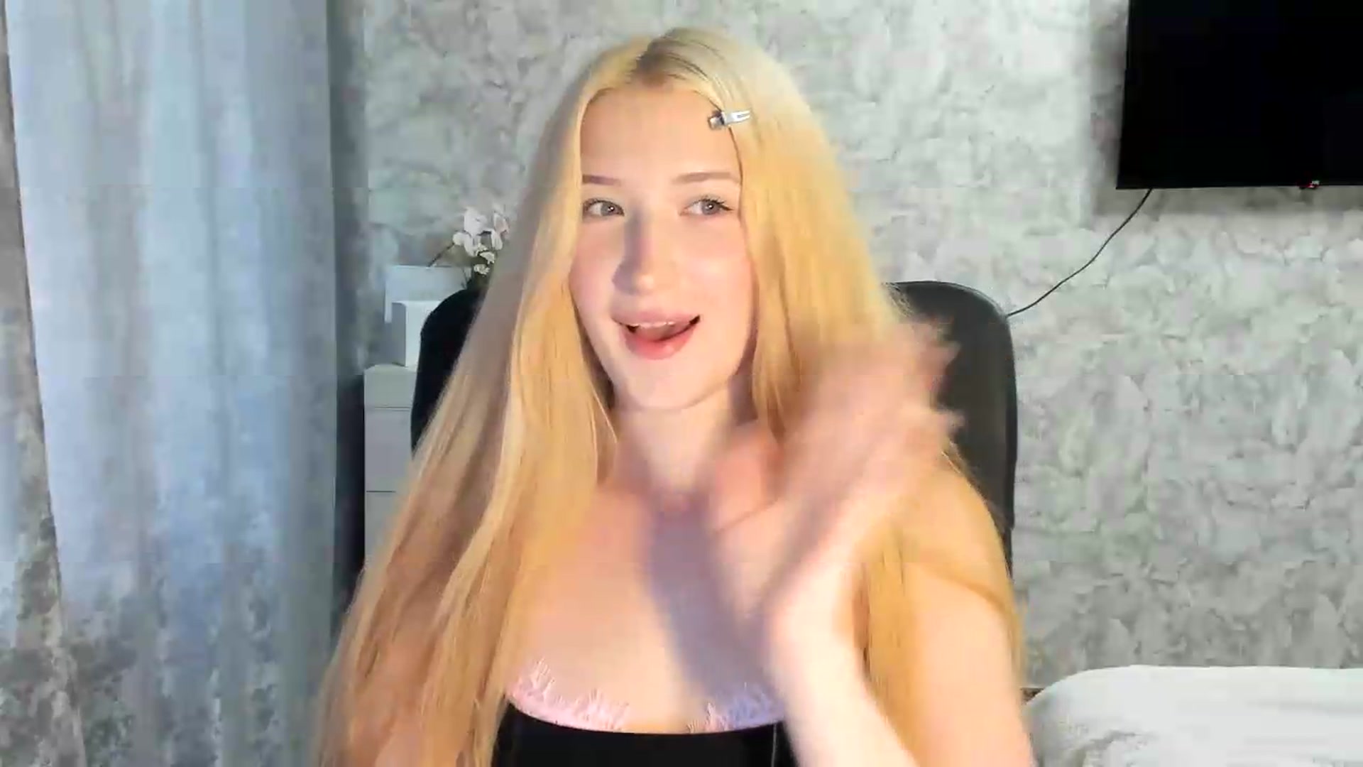 Gallery image thumbnail from Ilona_Here's myfreecams stream on, 07/17/2026, 16:52 image 11 of 20