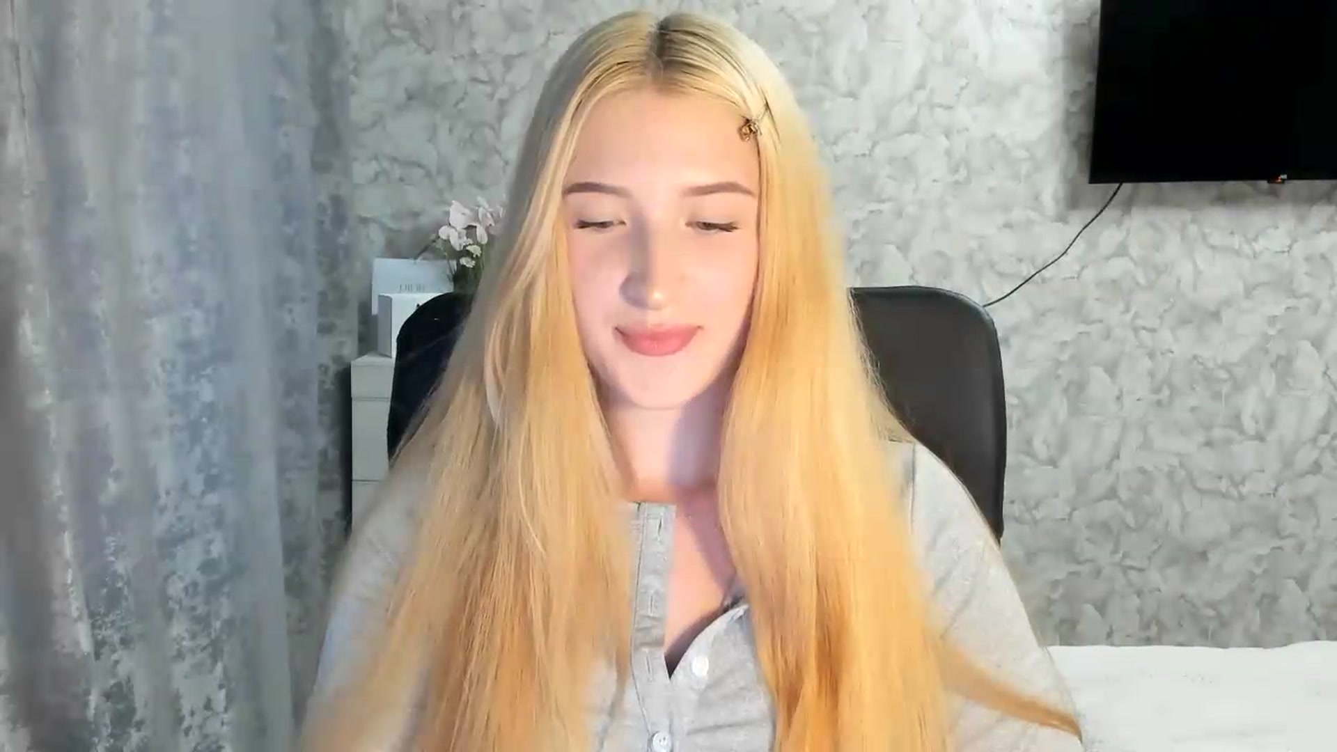 Gallery image thumbnail from Ilona_Here's myfreecams stream on, 07/22/2026, 17:02 image 16 of 20