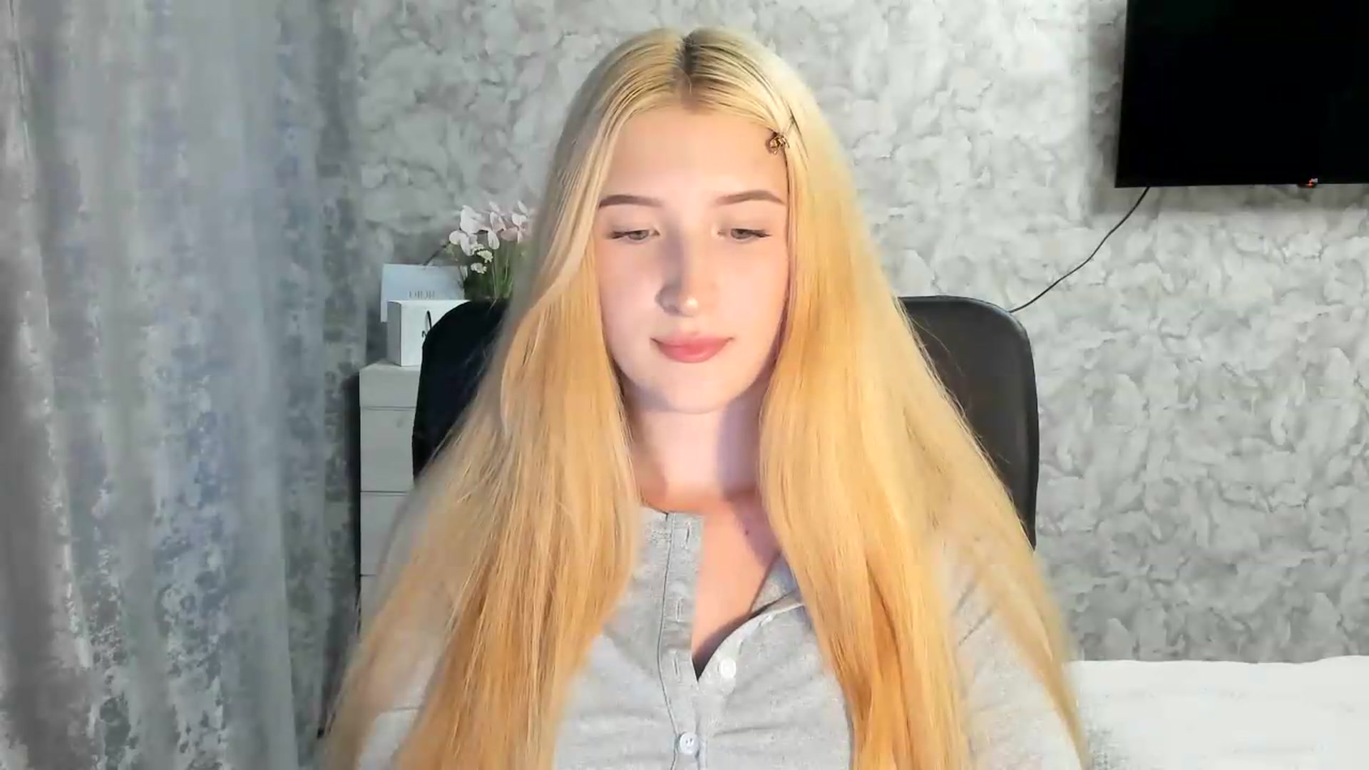 Gallery image thumbnail from Ilona_Here's myfreecams stream on, 07/22/2026, 17:02 image 19 of 20