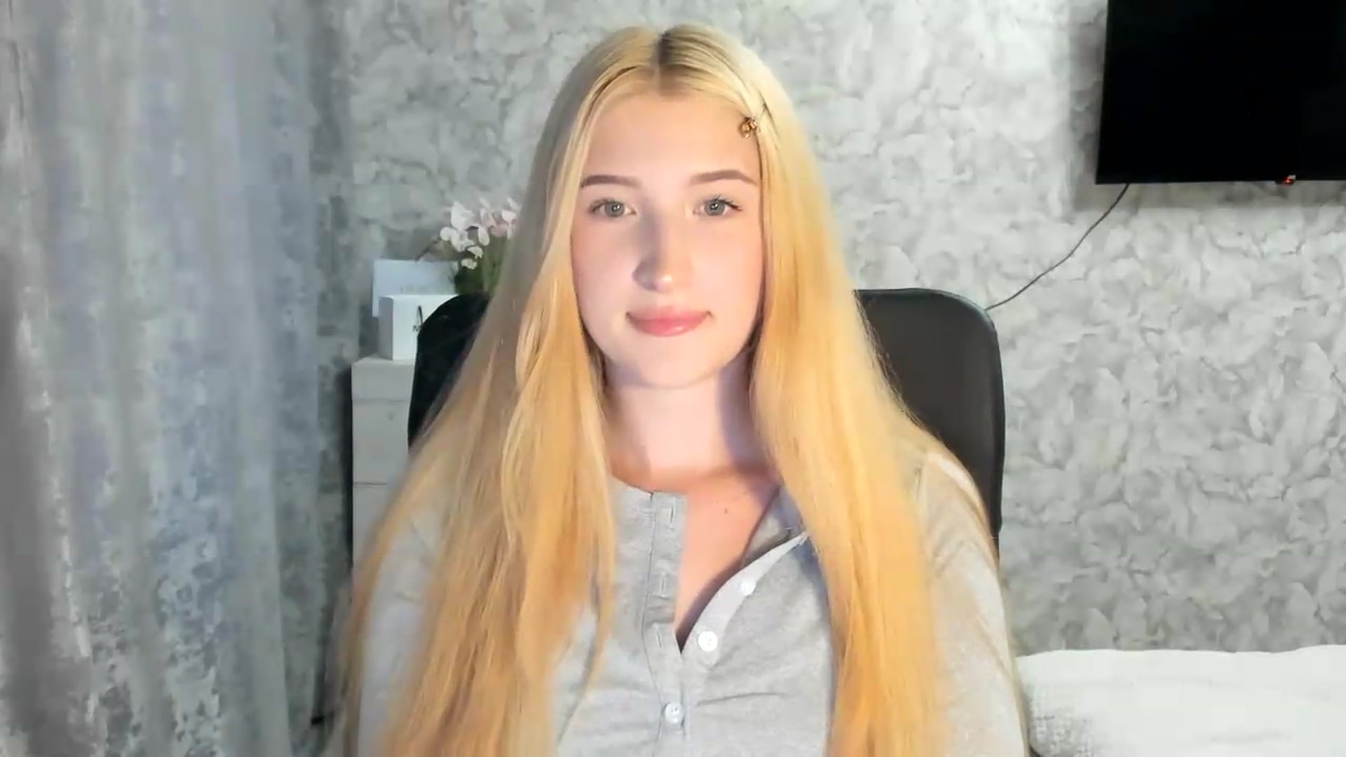 Gallery image thumbnail from Ilona_Here's myfreecams stream on, 07/22/2026, 17:02 image 11 of 20