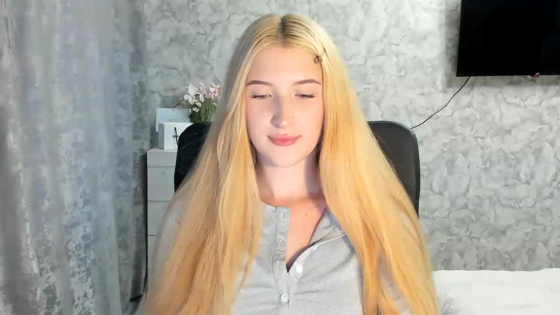 Gallery image thumbnail from Ilona_Here's myfreecams stream on, 07/22/2026, 17:02 image 13 of 20