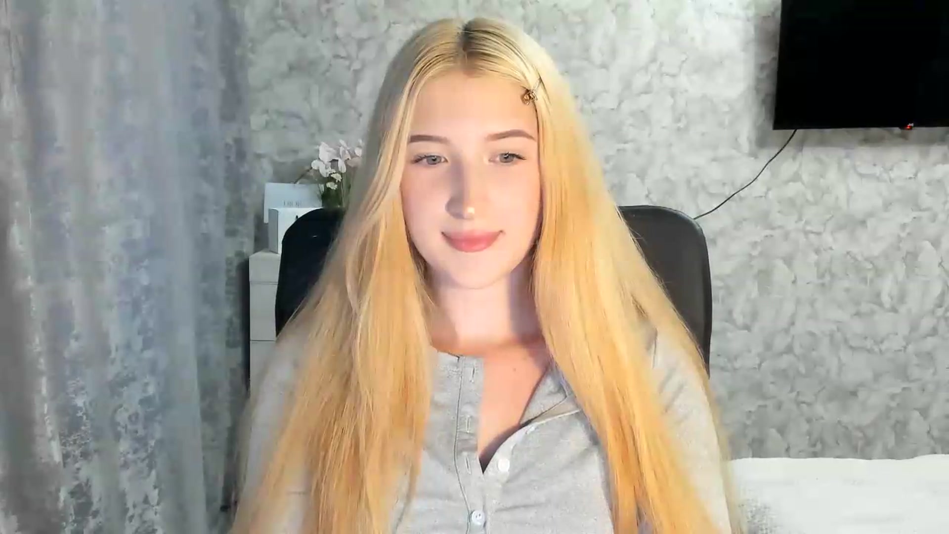 Gallery image thumbnail from Ilona_Here's myfreecams stream on, 07/22/2026, 17:02 image 17 of 20