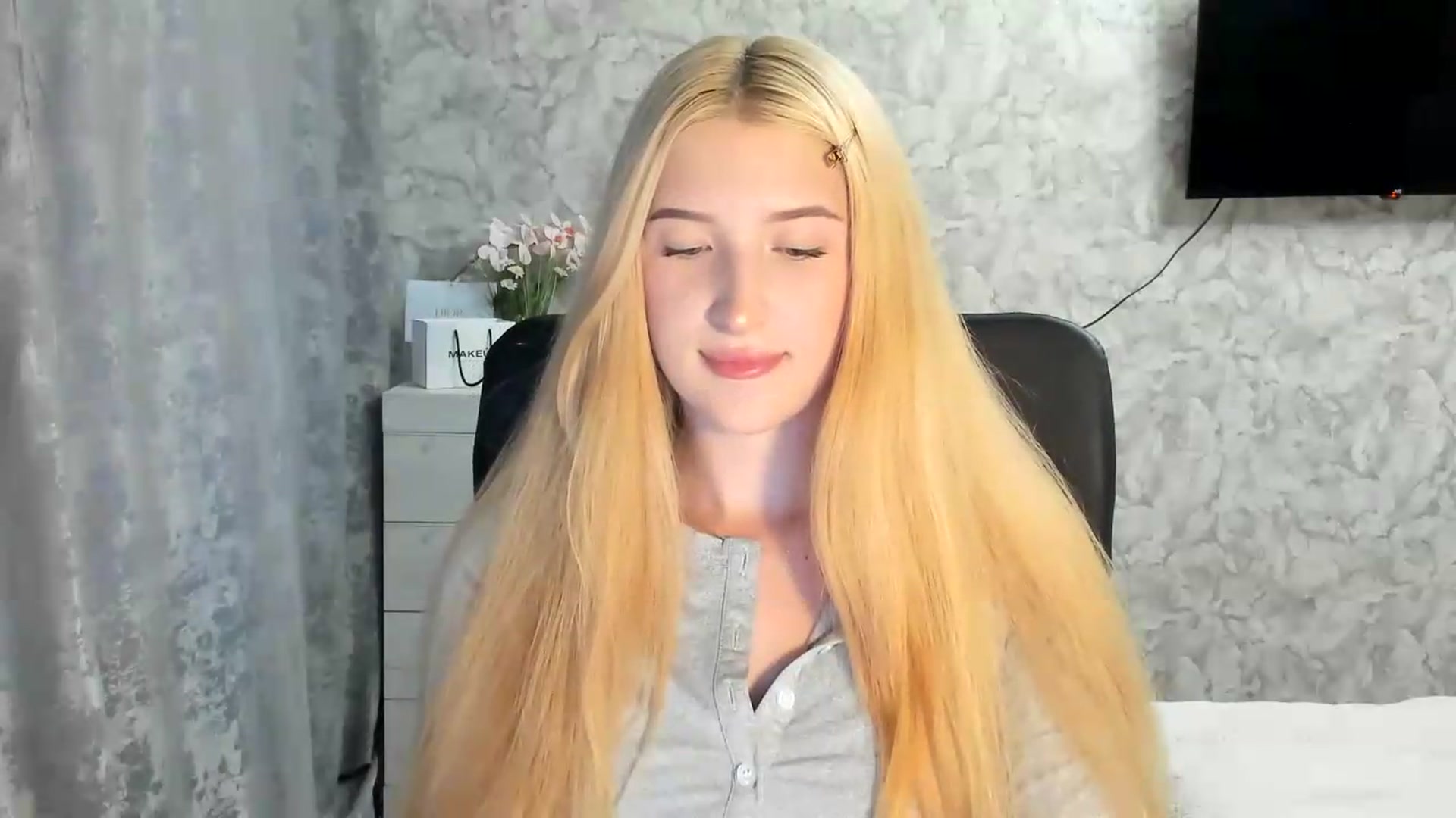 Gallery image thumbnail from Ilona_Here's myfreecams stream on, 07/22/2026, 17:02 image 14 of 20
