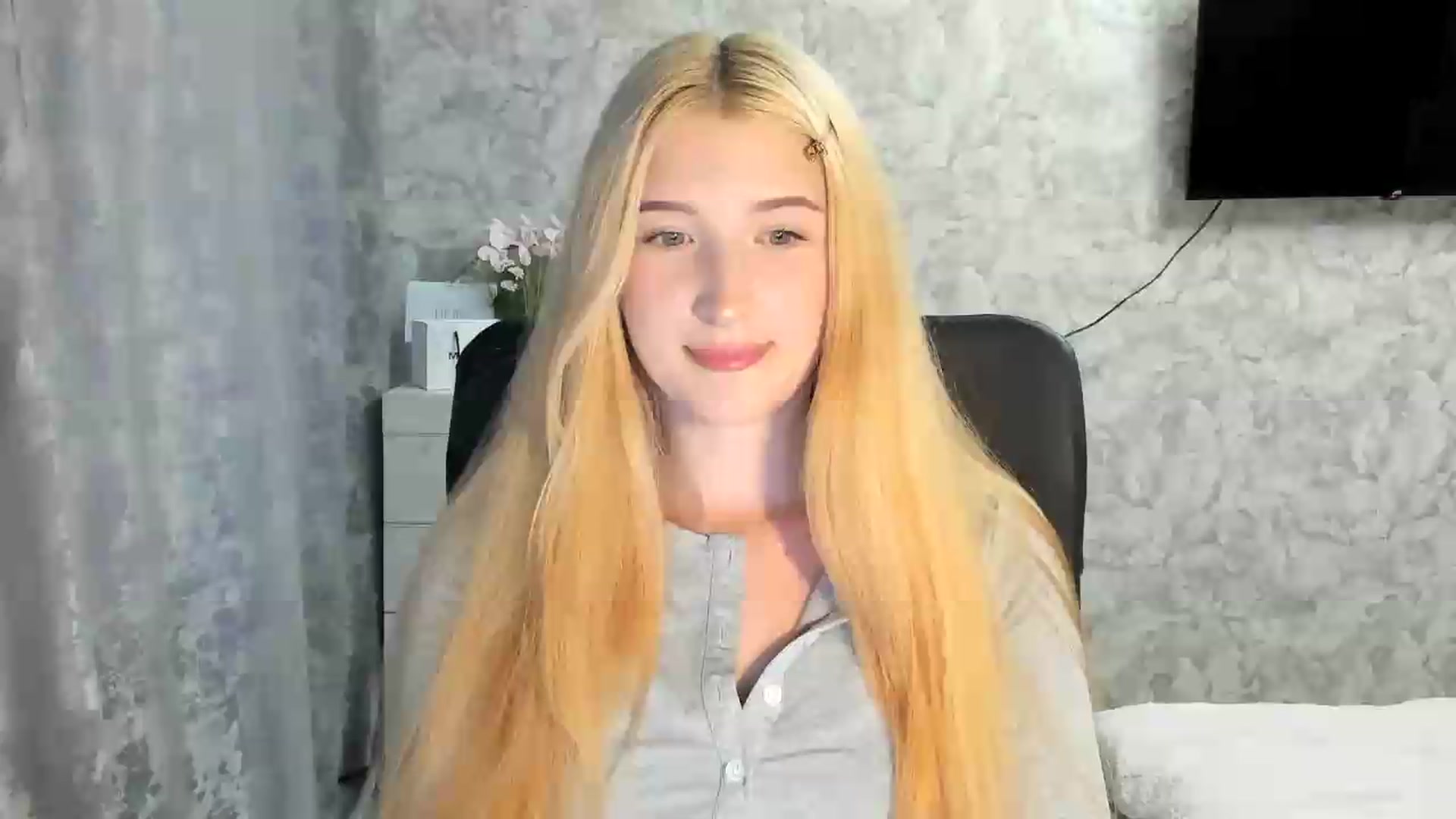 Gallery image thumbnail from Ilona_Here's myfreecams stream on, 07/22/2026, 17:02 image 12 of 20