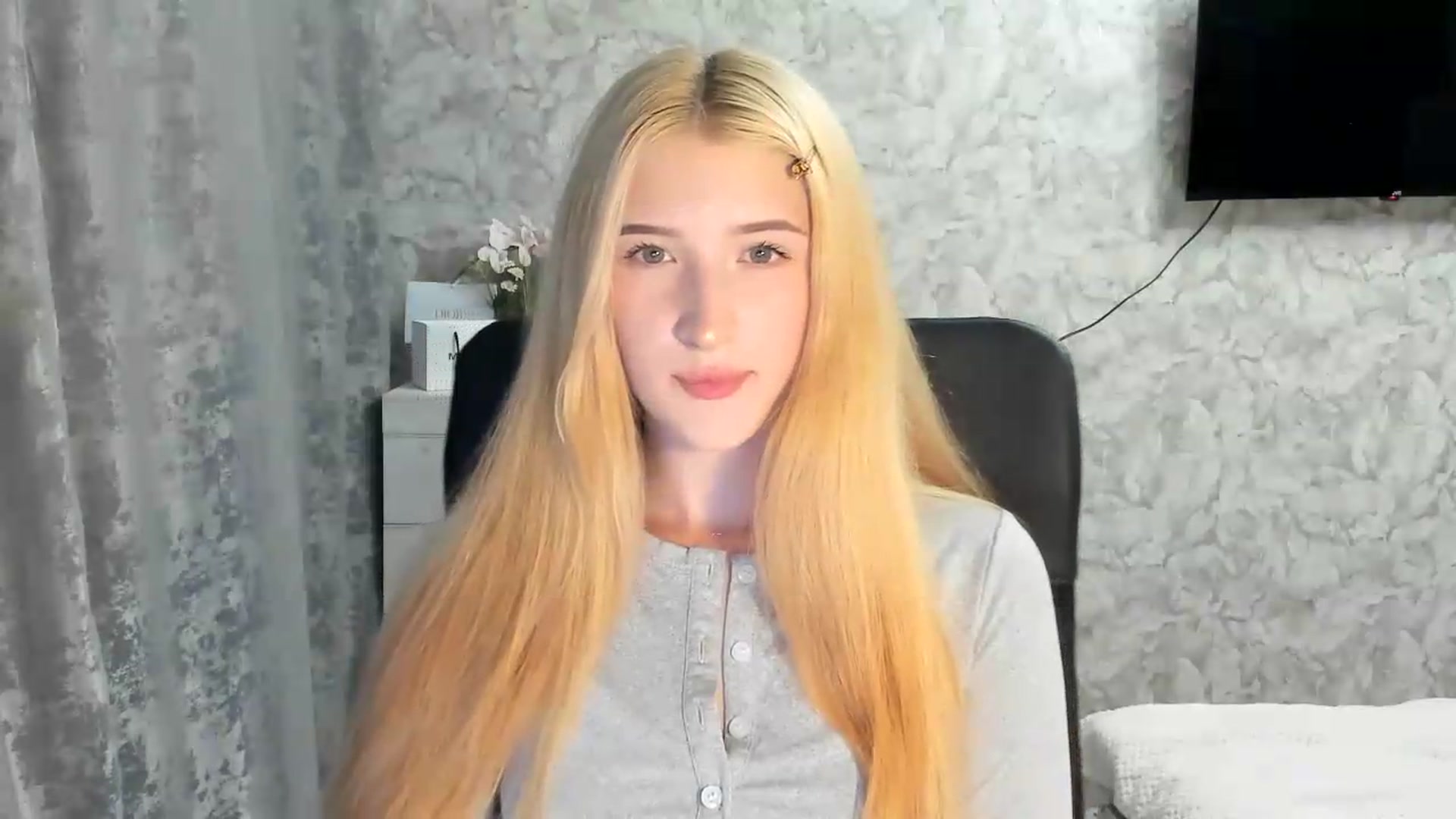 Gallery image thumbnail from Ilona_Here's myfreecams stream on, 07/22/2026, 17:53 image 17 of 20