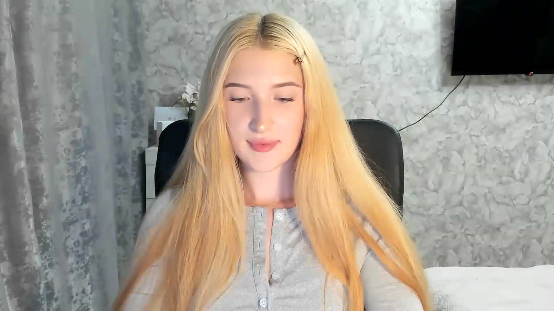 Gallery image thumbnail from Ilona_Here's myfreecams stream on, 07/22/2026, 17:53 image 10 of 20