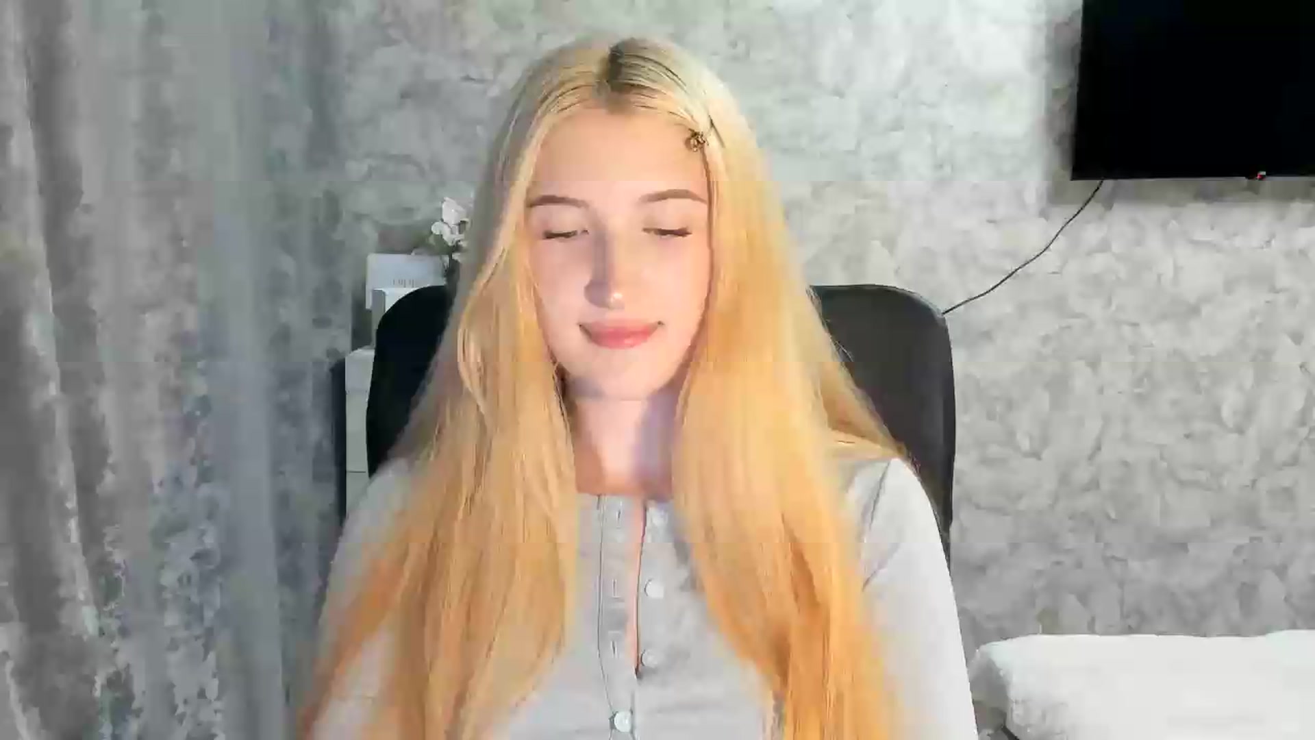 Gallery image thumbnail from Ilona_Here's myfreecams stream on, 07/22/2026, 17:53 image 11 of 20