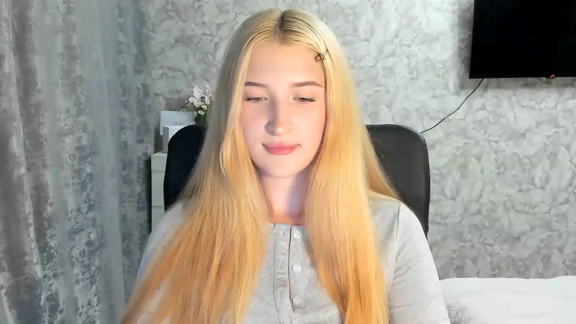 Gallery image thumbnail from Ilona_Here's myfreecams stream on, 07/22/2026, 17:53 image 18 of 20
