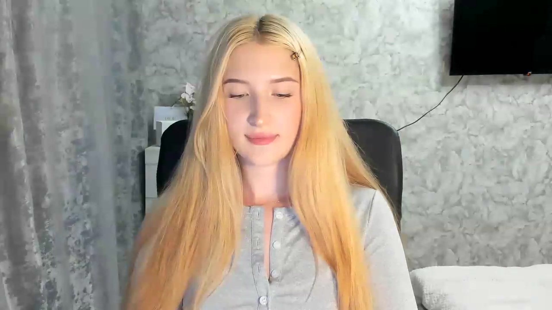 Gallery image thumbnail from Ilona_Here's myfreecams stream on, 07/22/2026, 17:53 image 4 of 20